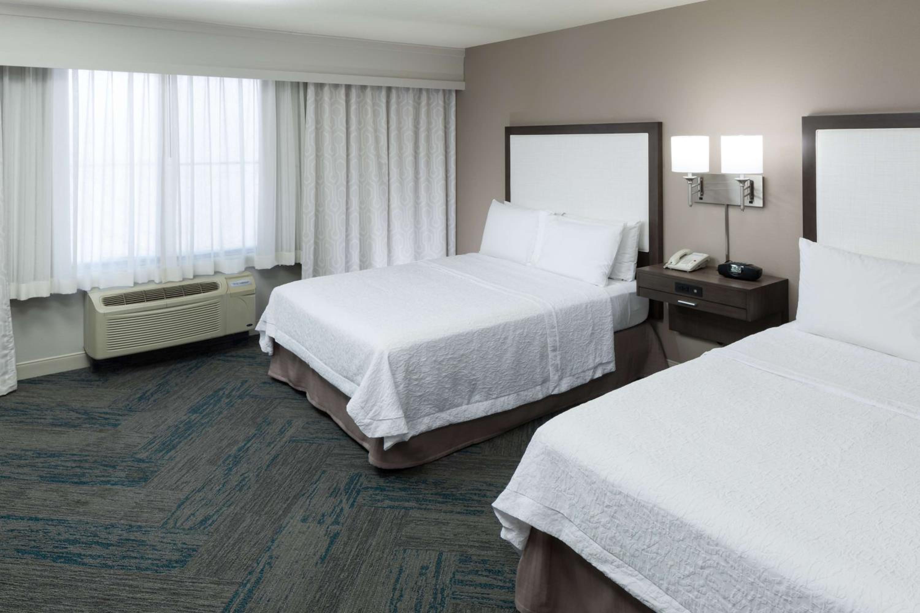 Queen Room with Two Queen Beds - Mobility and Hearing Access/Non-Smoking - Photo 5