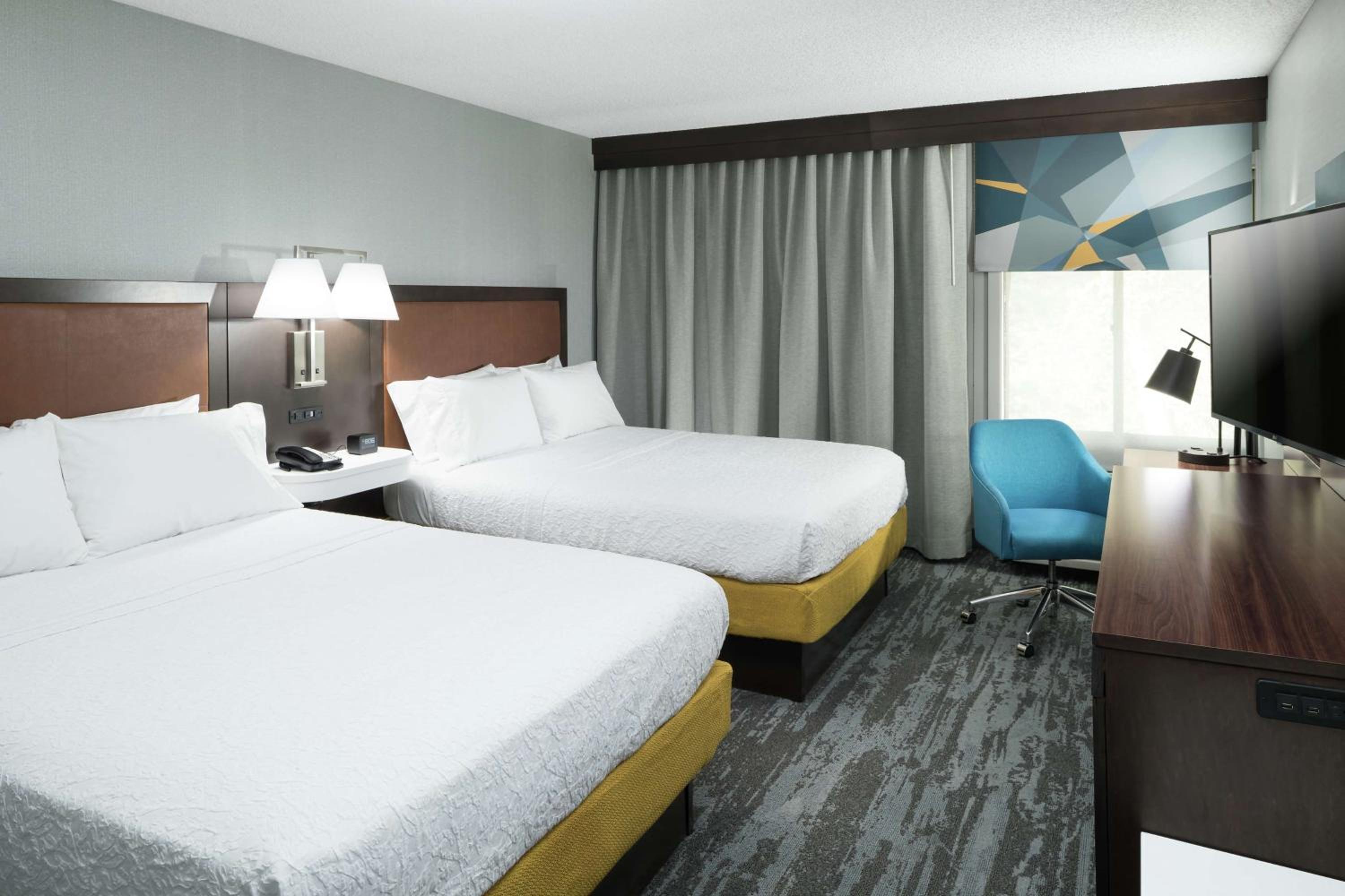 Room with Two Queen Beds - Non-Smoking - Photo 2