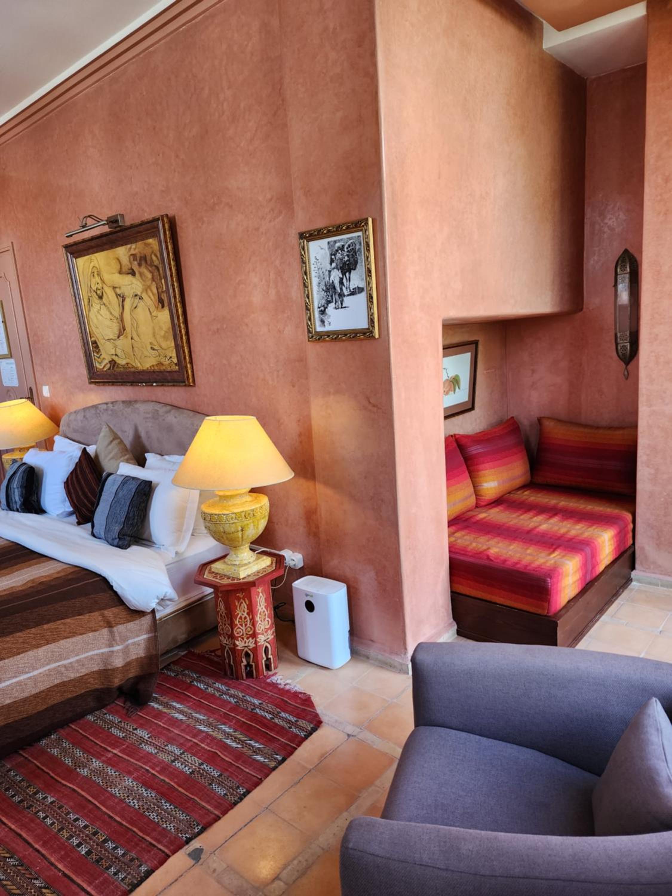 Room 4 - Photo 6