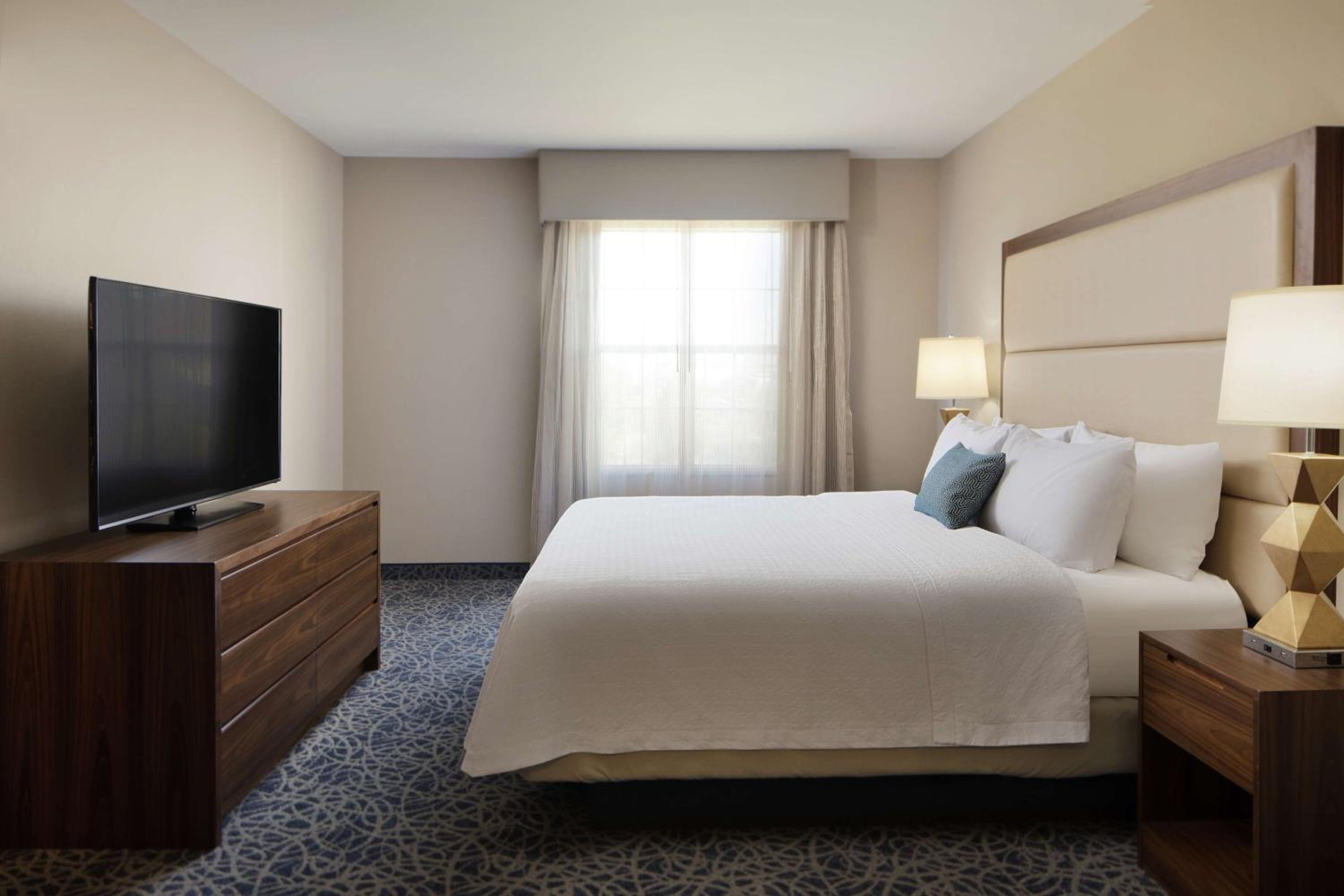 One-Bedroom King Suite - Non-Smoking - Photo 4