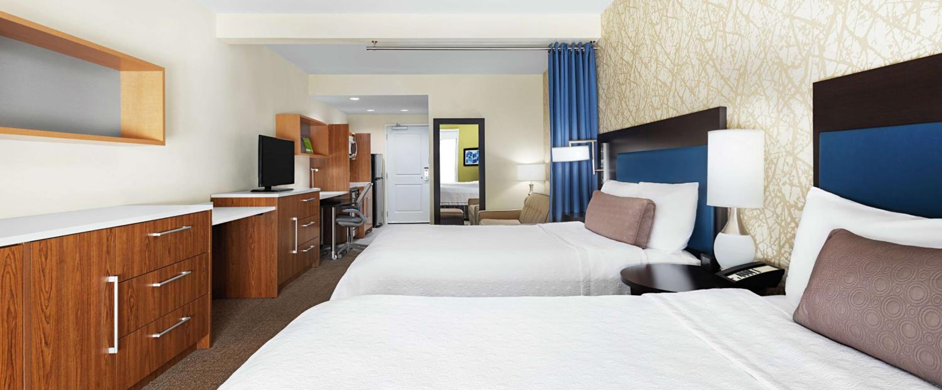 Queen Studio with Two Queen Beds - Non-Smoking photo 1