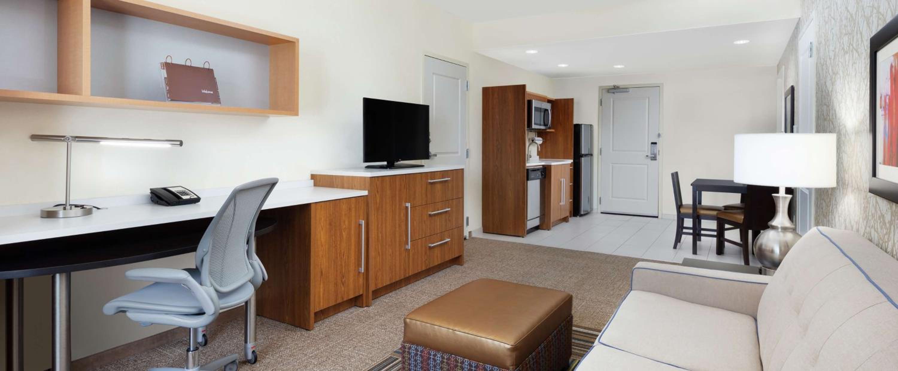 One-Bedroom King Suite - Non-Smoking photo 2