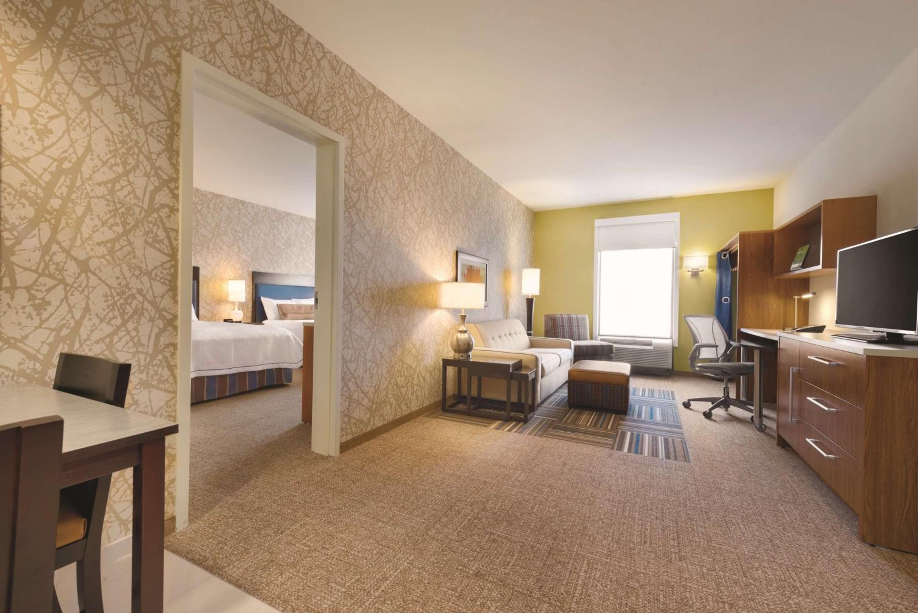 One-Bedroom King Suite - Non-Smoking photo 3