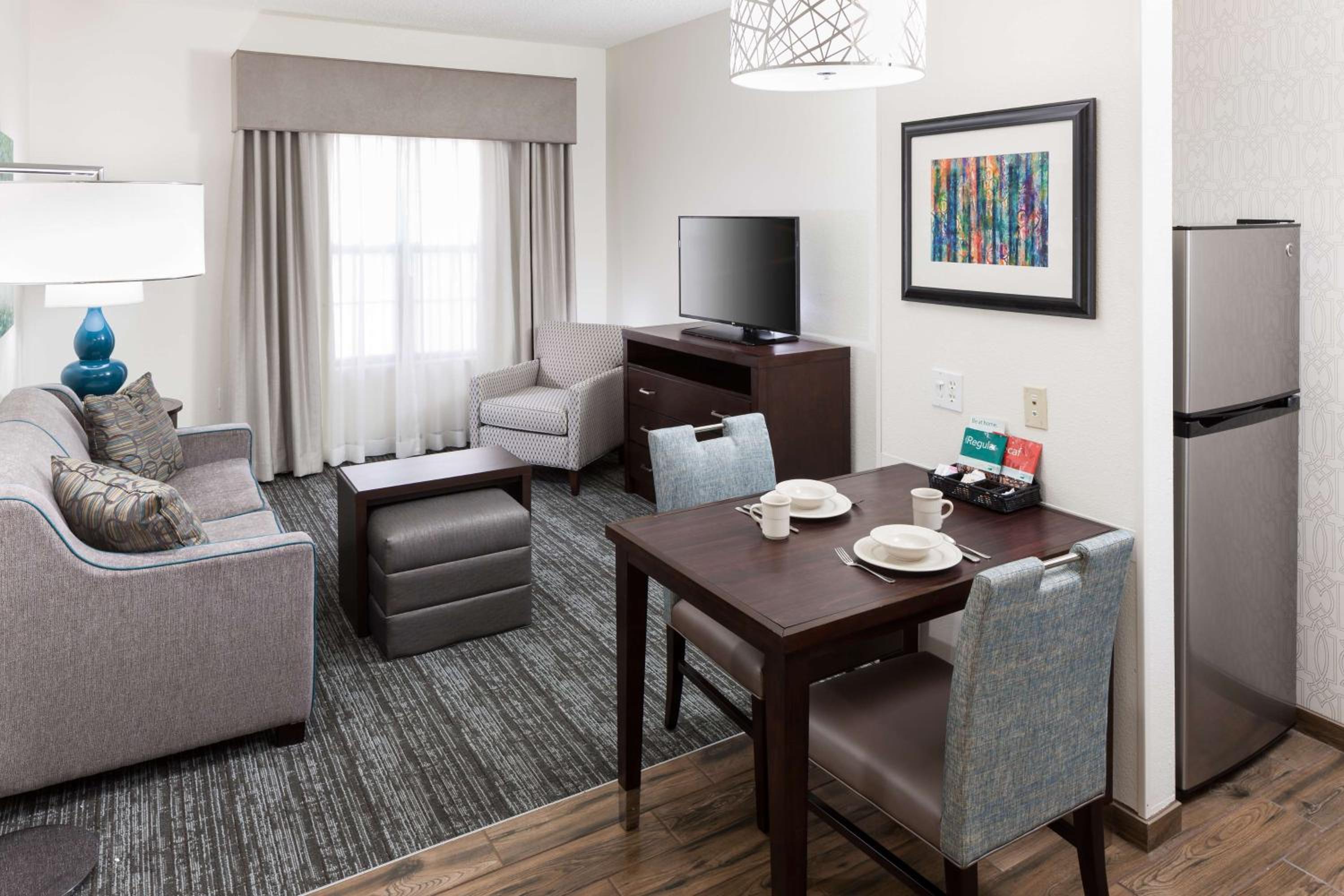 One-Bedroom King Suite - Non-Smoking - Photo 2