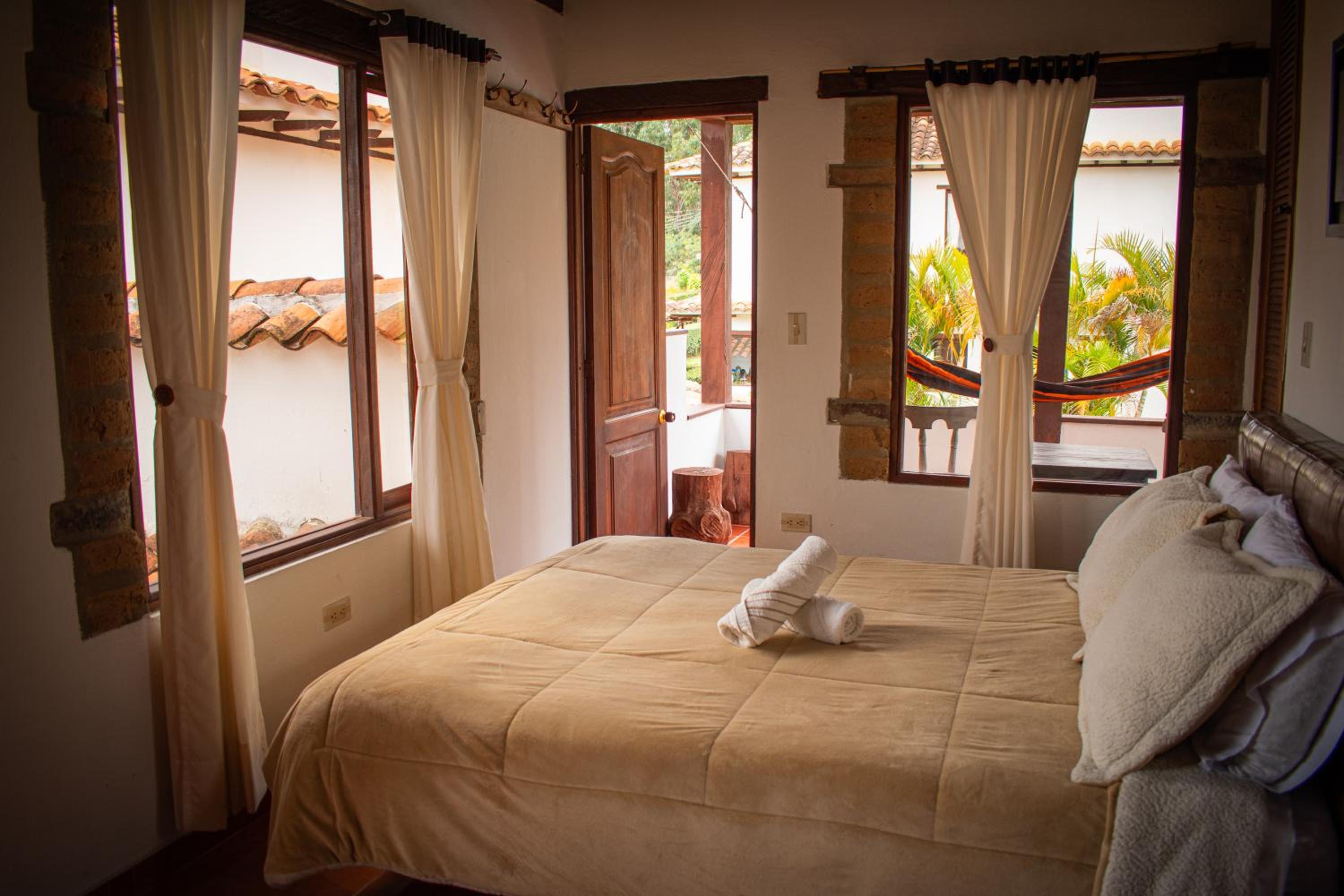 Deluxe Double Room with Balcony photo 3