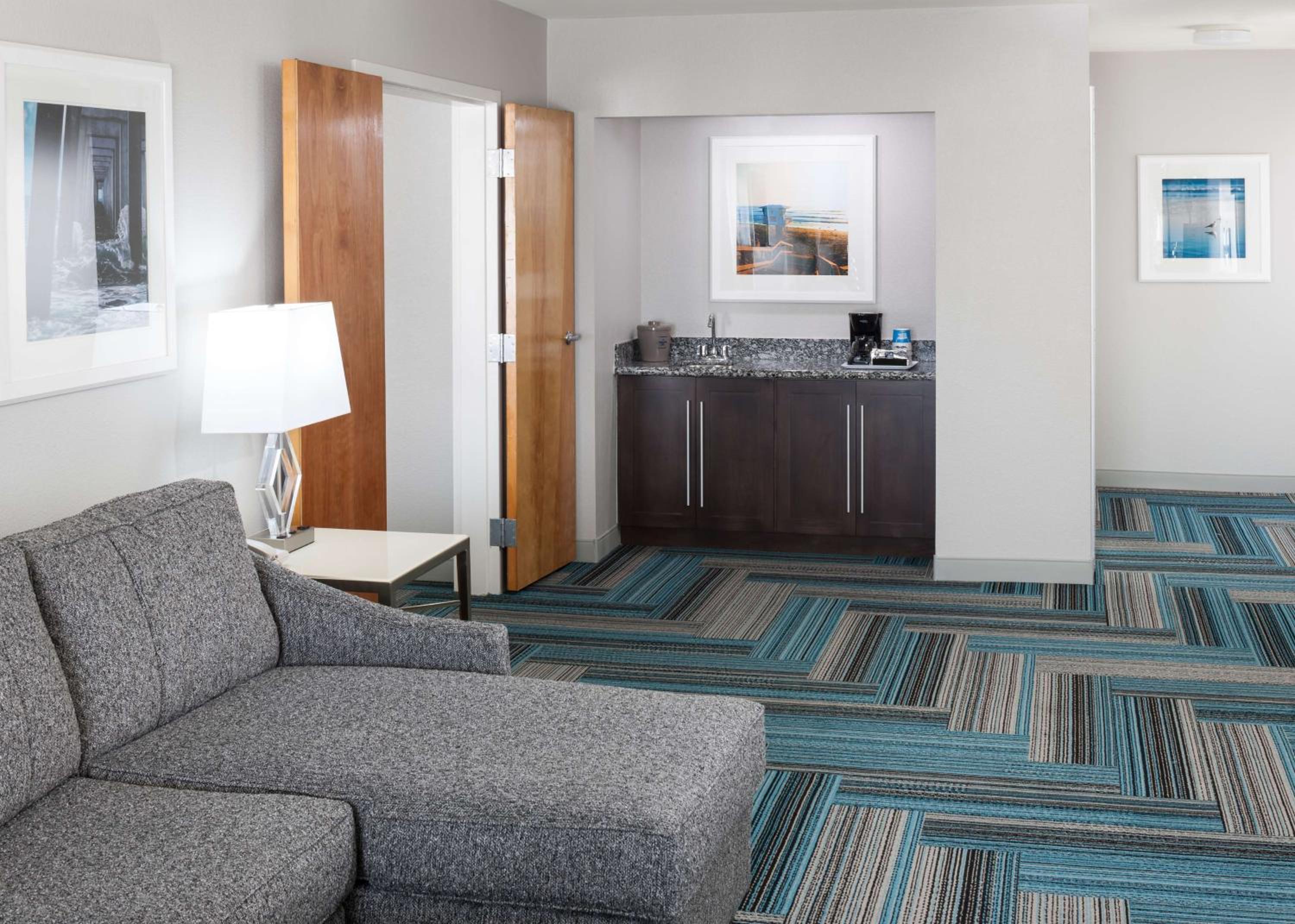 One-Bedroom King Suite - Non-Smoking - Photo 4