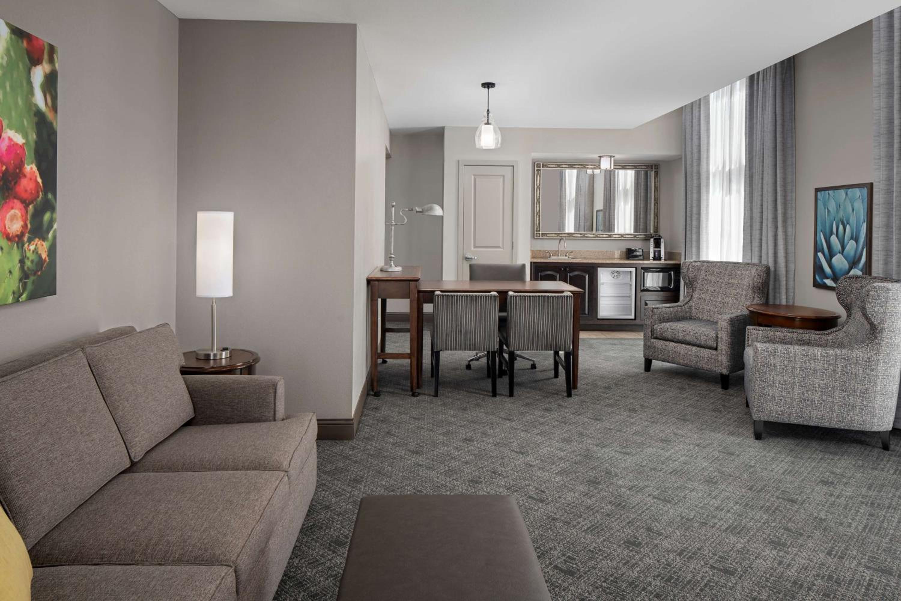 Corner Suite with Two Queen Beds - Photo 9