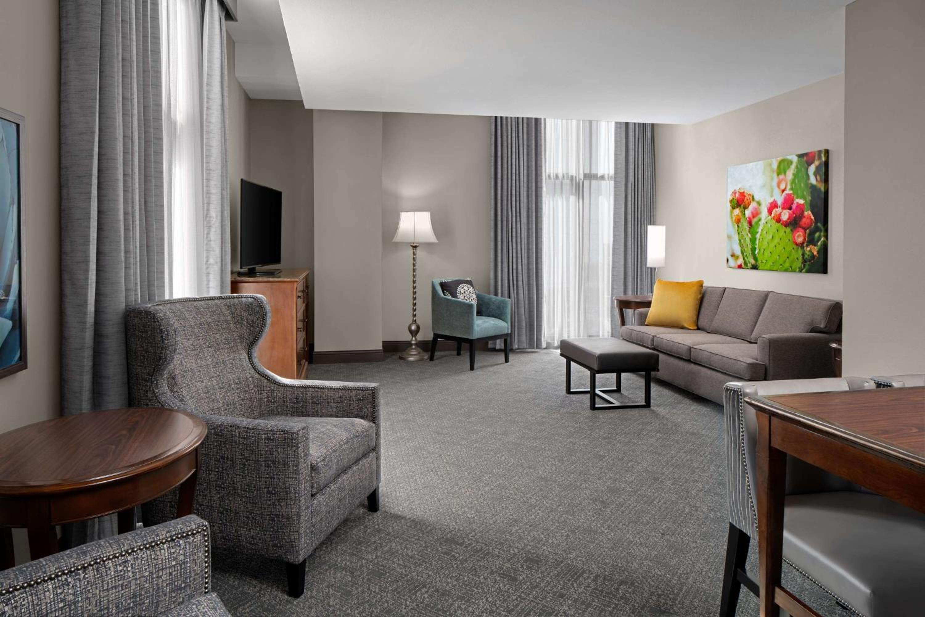 Corner Suite with Two Queen Beds - Photo 2