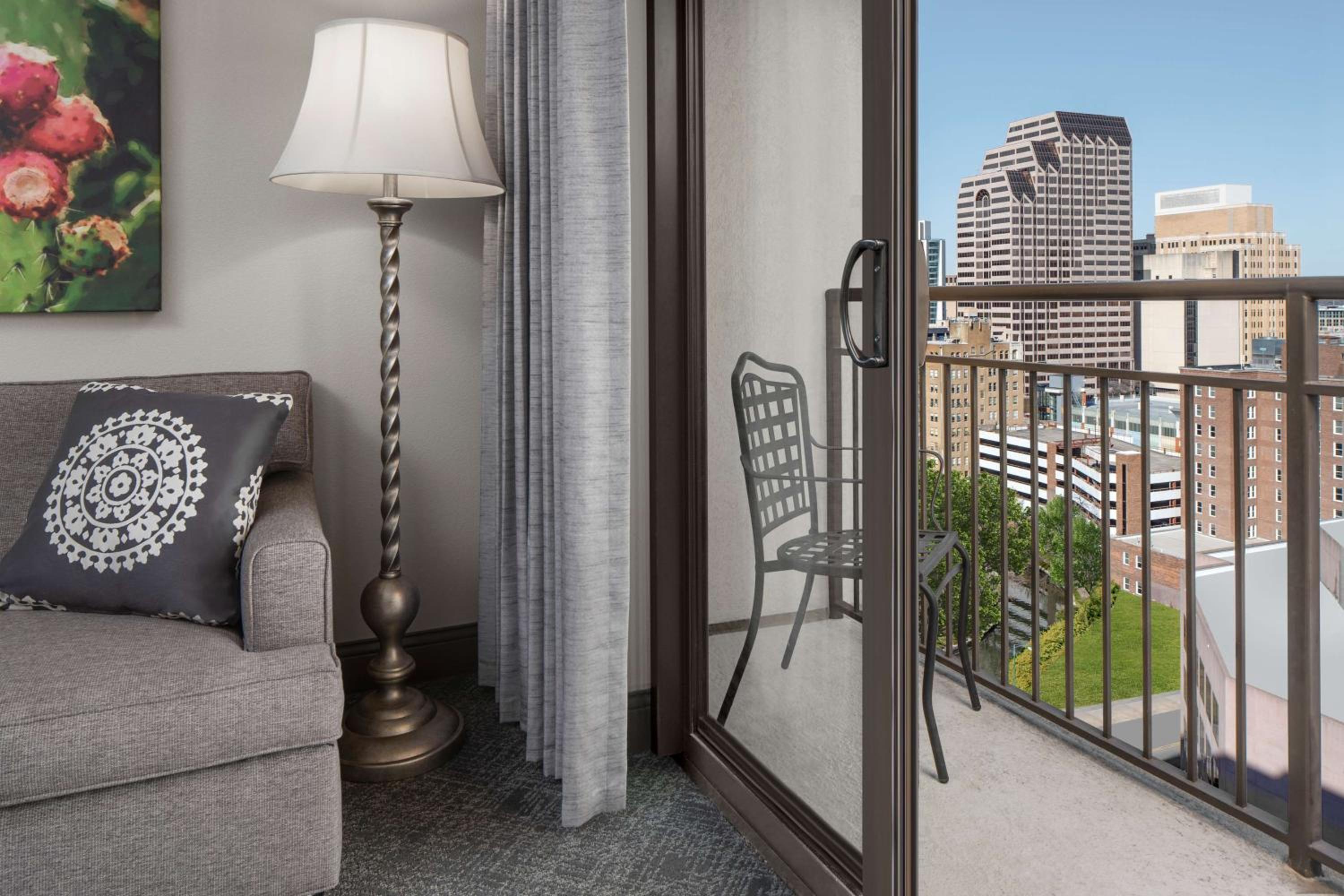 King Suite with River View - Non-Smoking - Photo 5