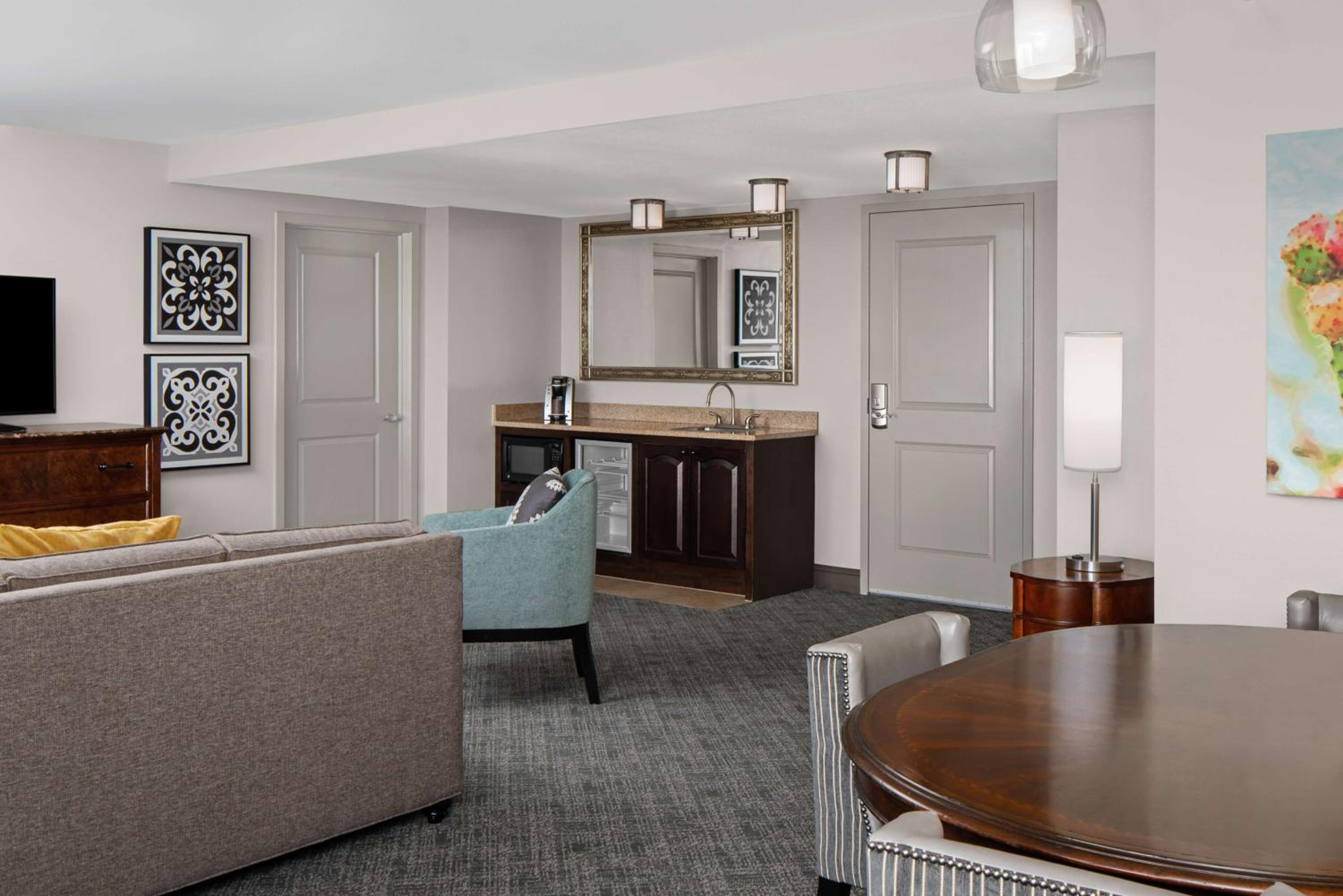 King Suite with River View