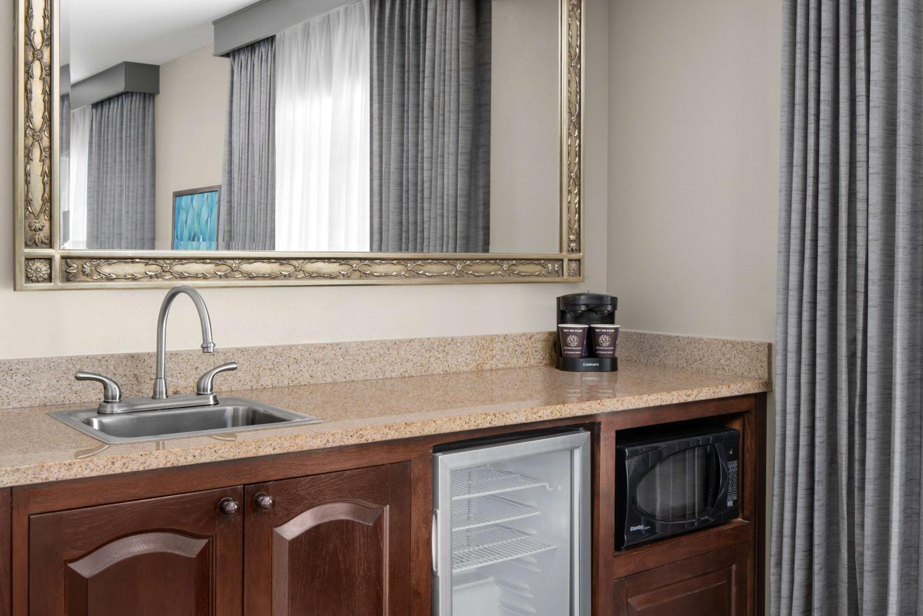 Corner Suite with Two Queen Beds - Photo 3