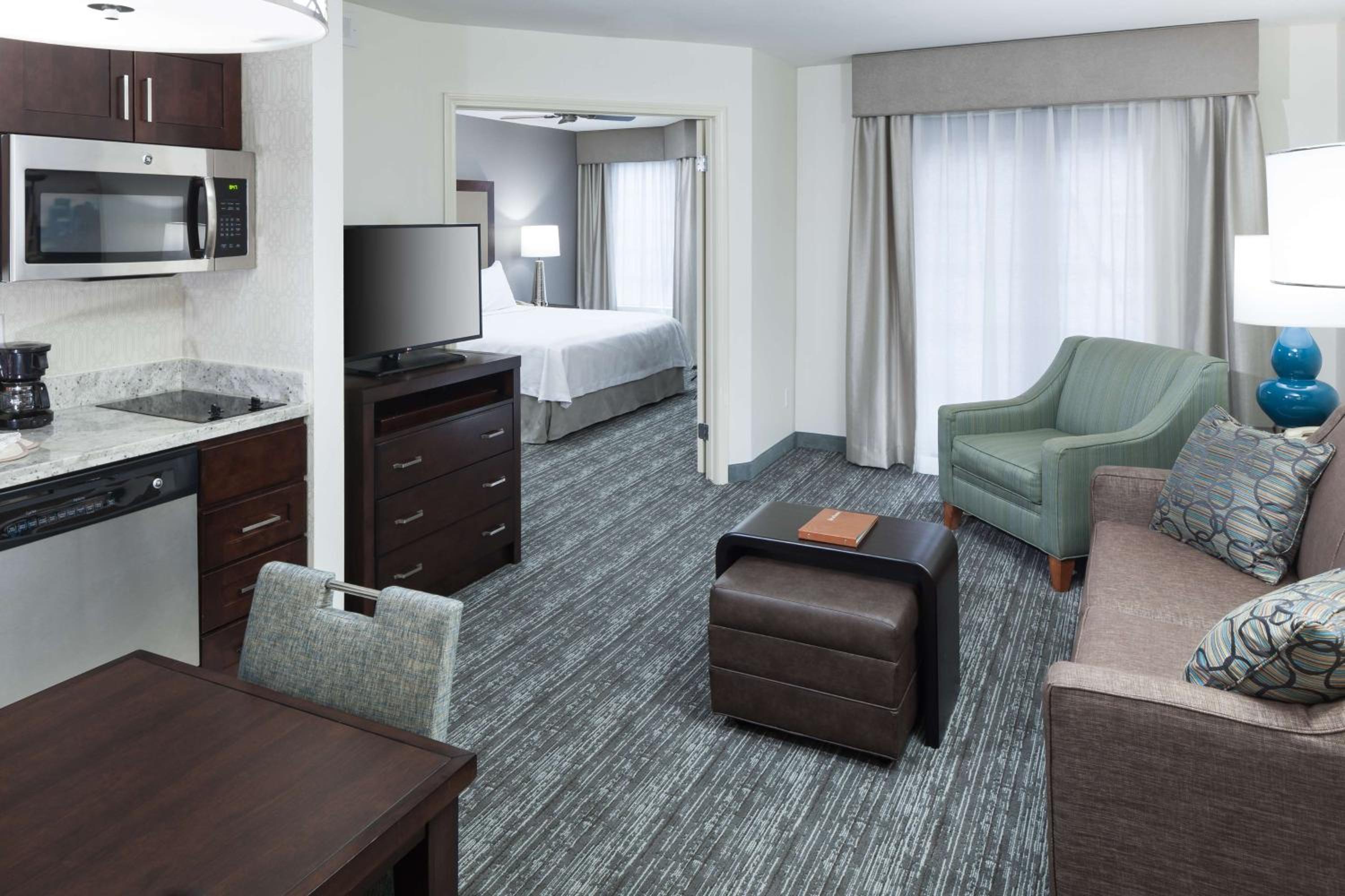 One-Bedroom King Suite - Non-Smoking - Photo 3