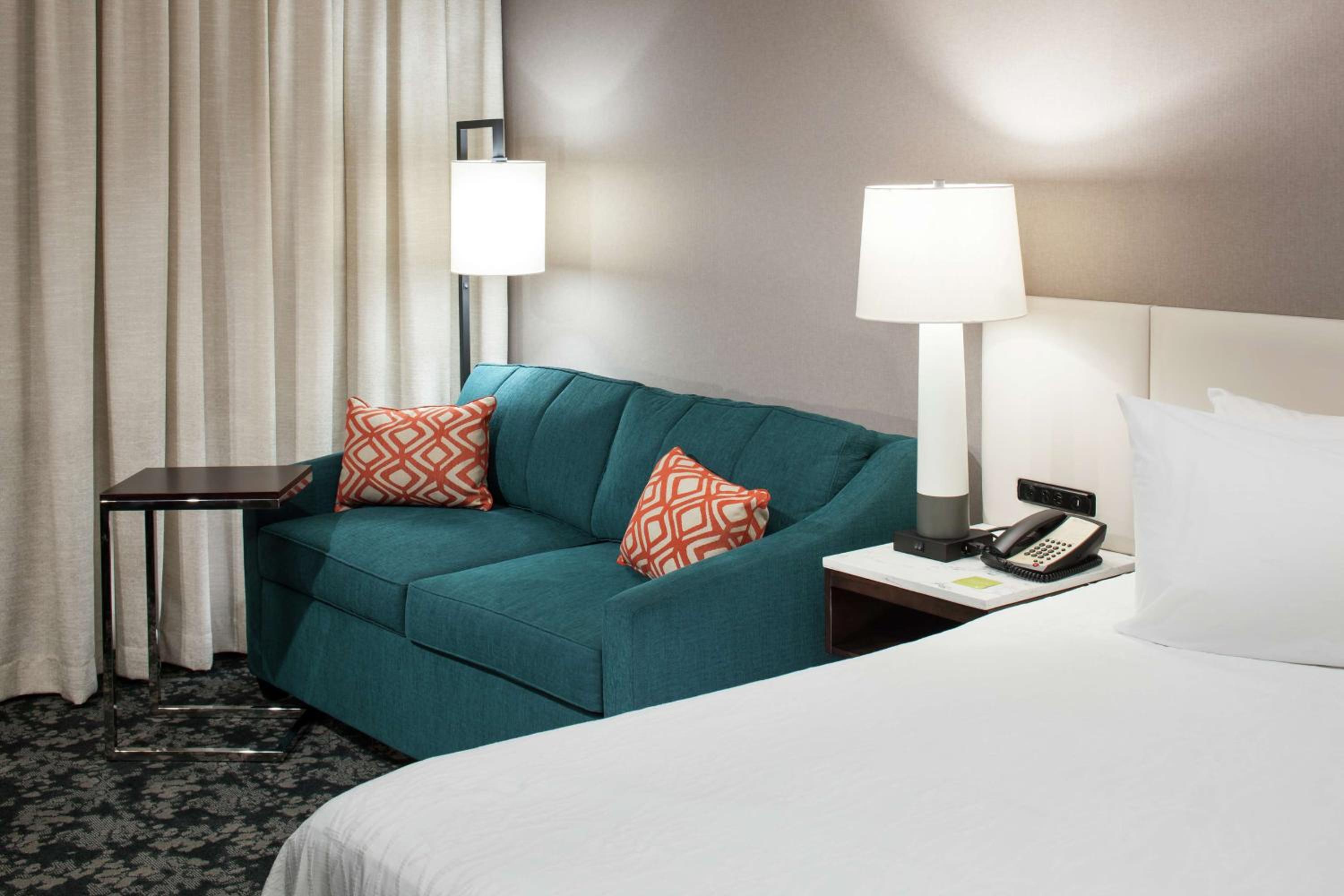 King Room with Sofa Bed - Non-Smoking - Photo 5