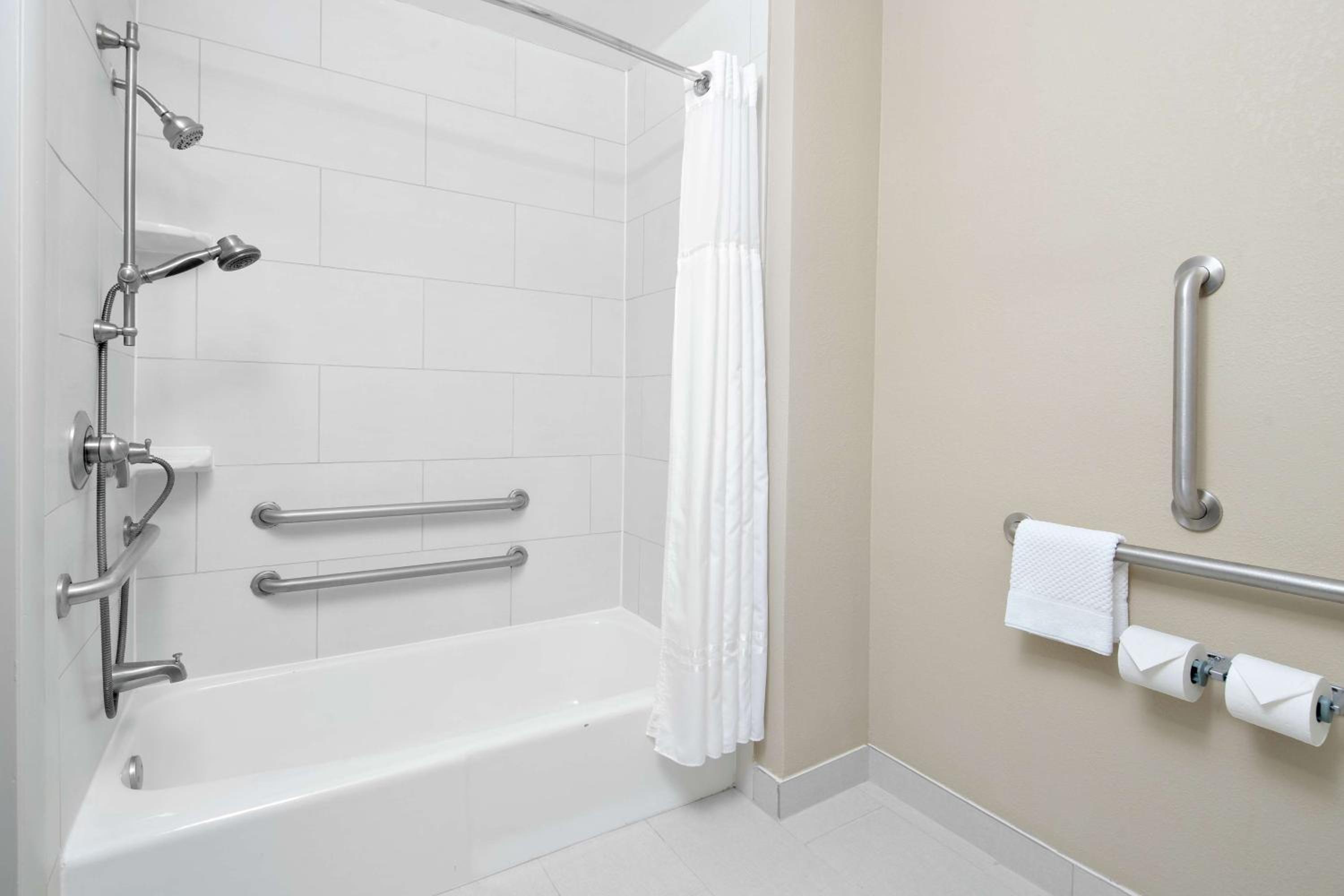 King Suite with Wet Bar and Tub - Mobility Accessible photo 2