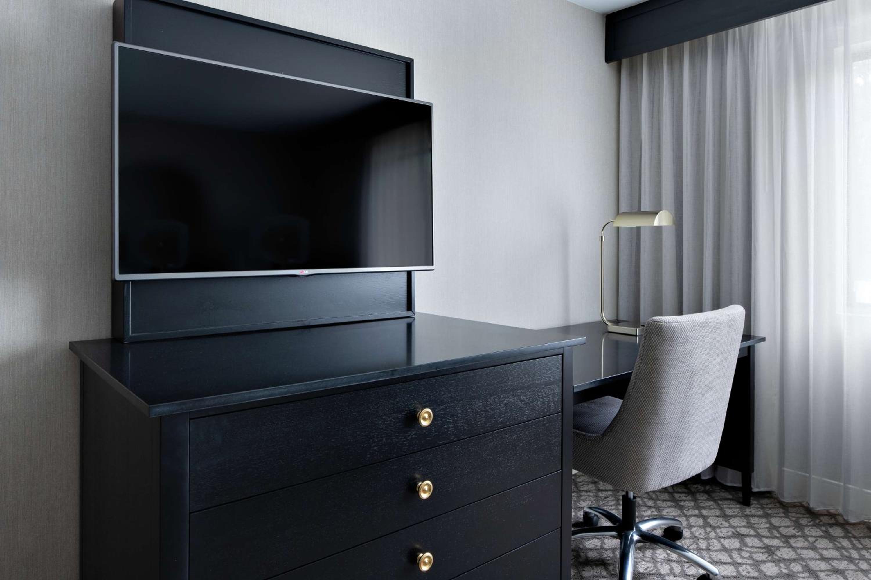 One-Bedroom King Suite - Photo 2