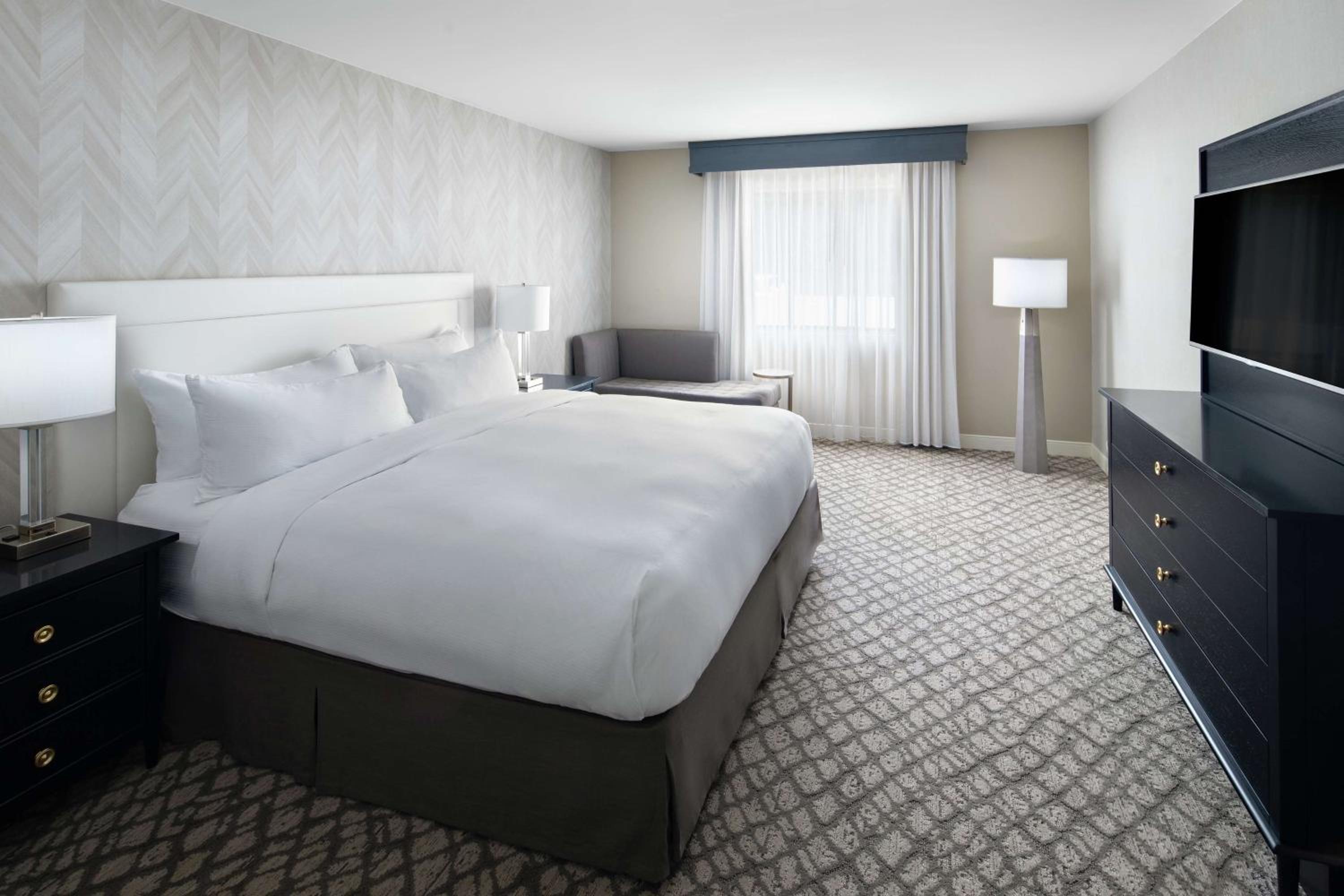 One-Bedroom King Suite - Photo 3