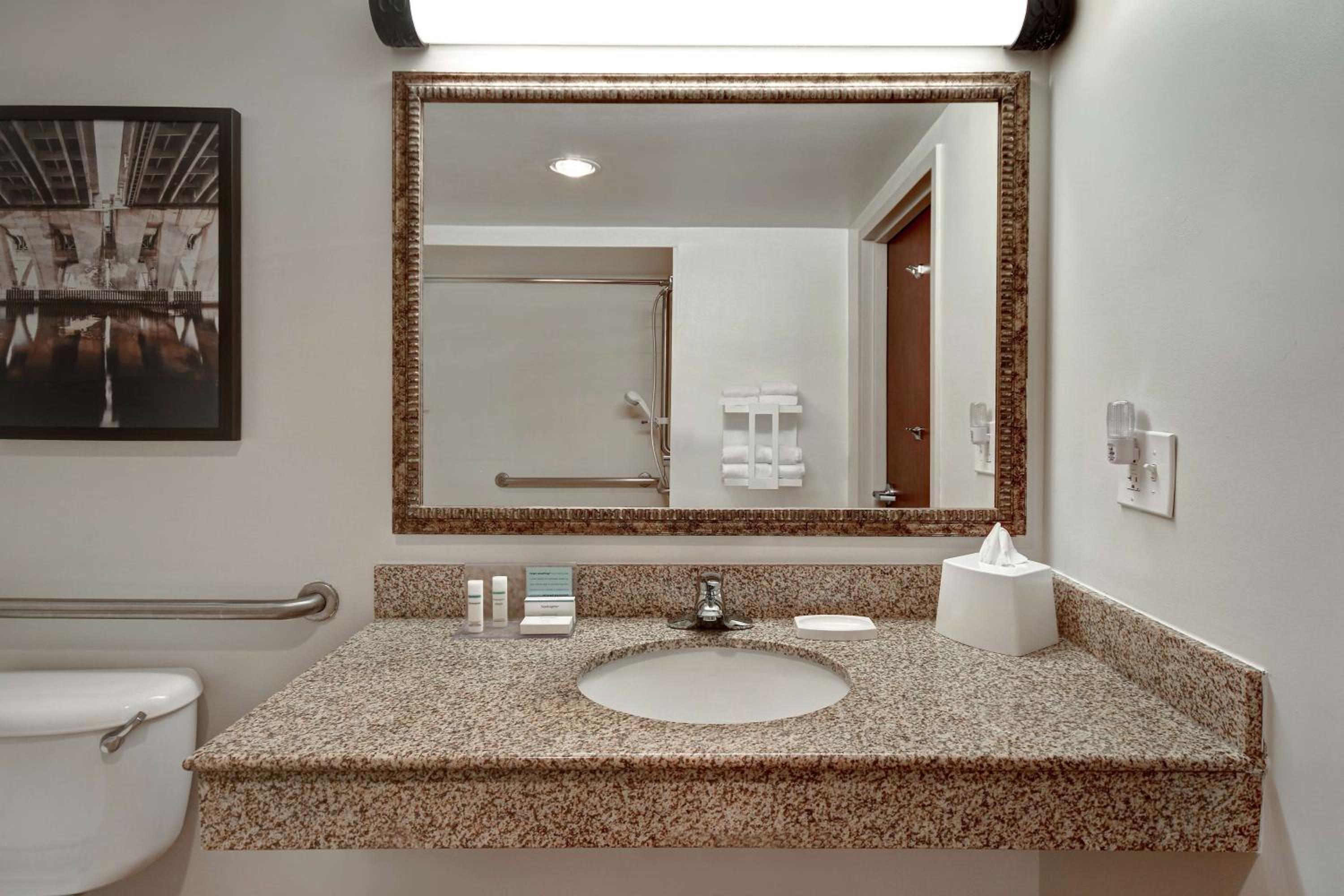 Queen Room with Two Queen Beds and Roll-In Shower - Mobility Access/Non-Smoking - Photo 2