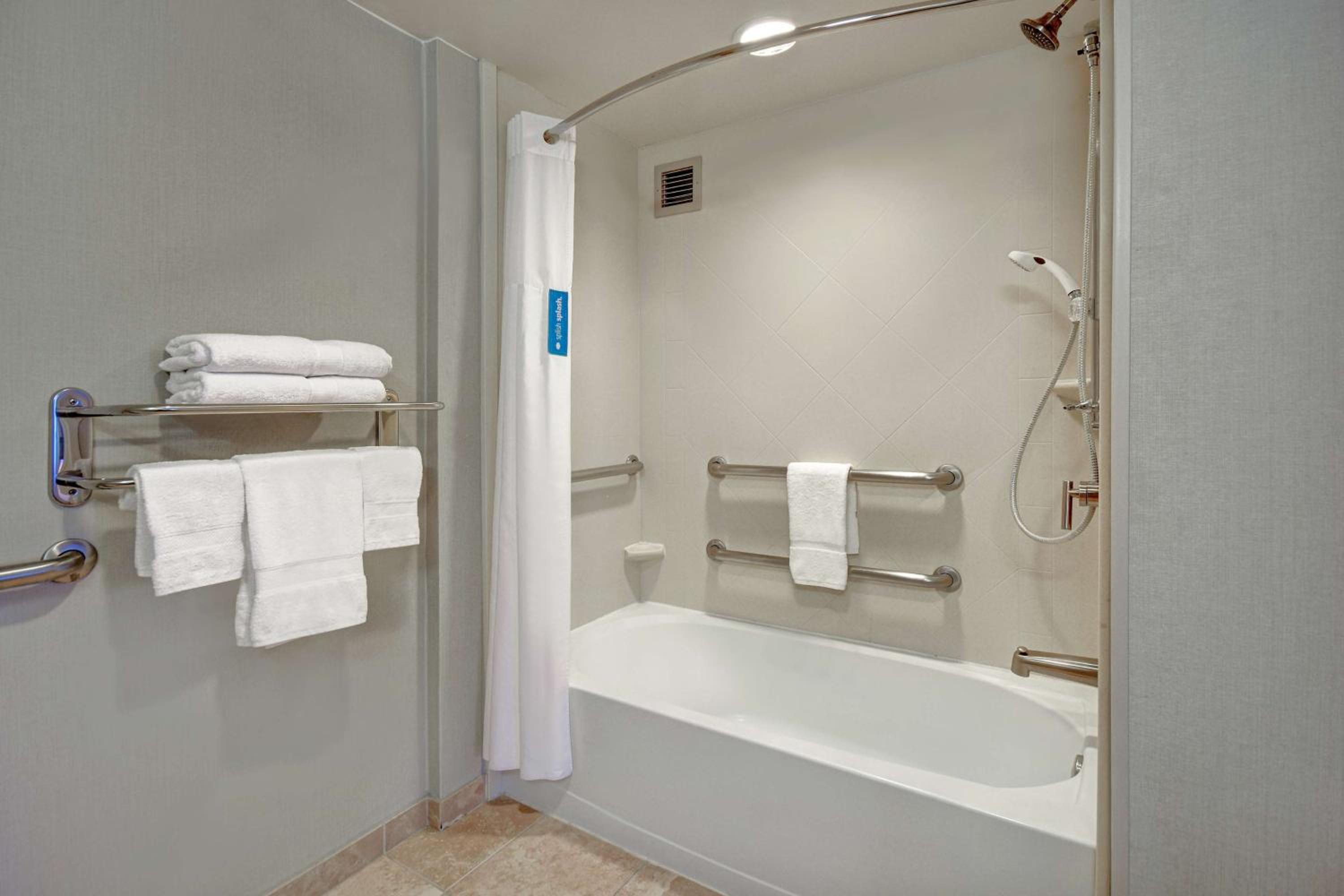 King Studio - Mobility and Hearing Access/Non-Smoking - Photo 4