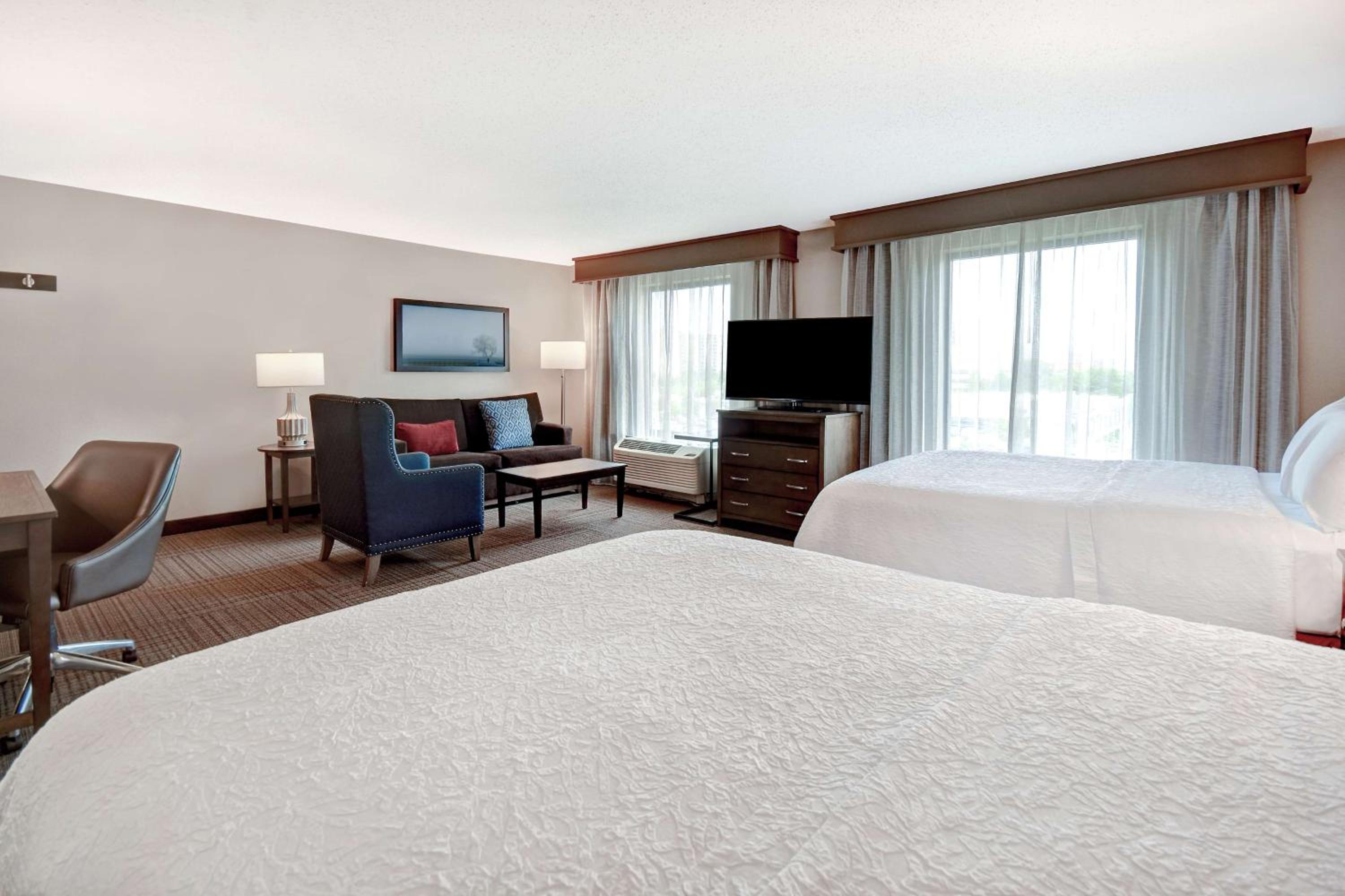Queen Studio Suite with Two Queen Beds and Sofa Bed - Non-Smoking - Photo 7