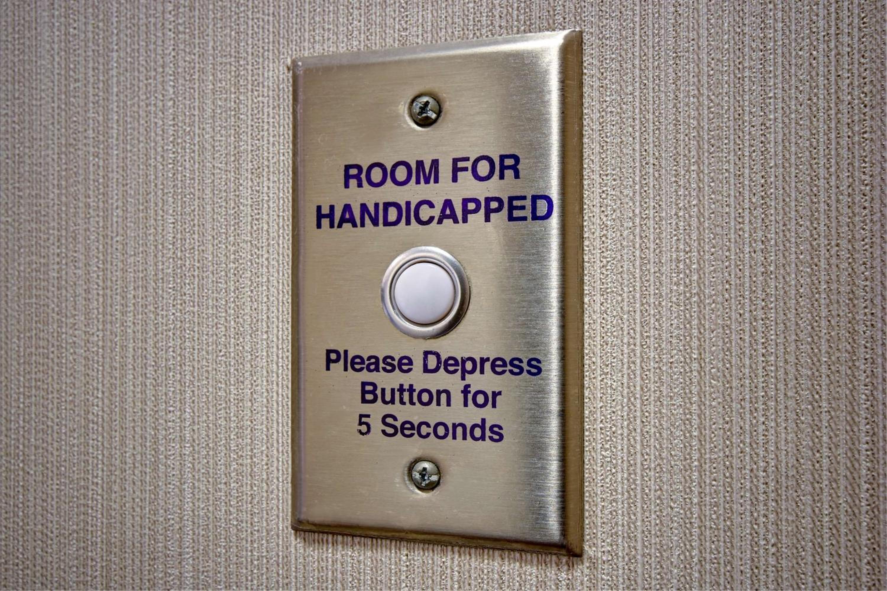 King Studio - Mobility and Hearing Access/Non-Smoking - Photo 8