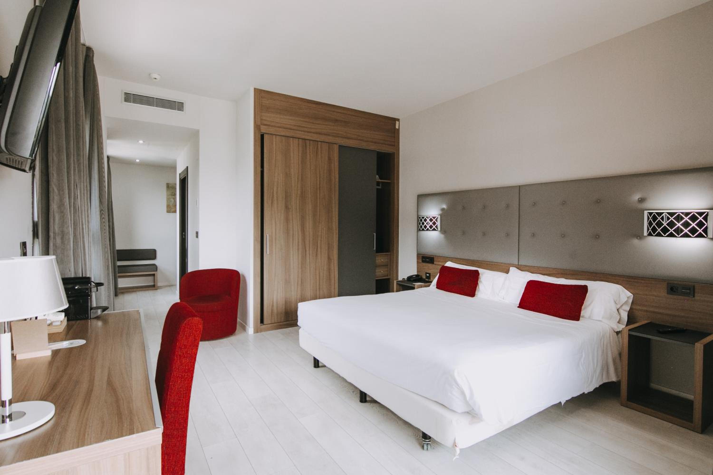 Double or Twin Room with Terrace photo 2