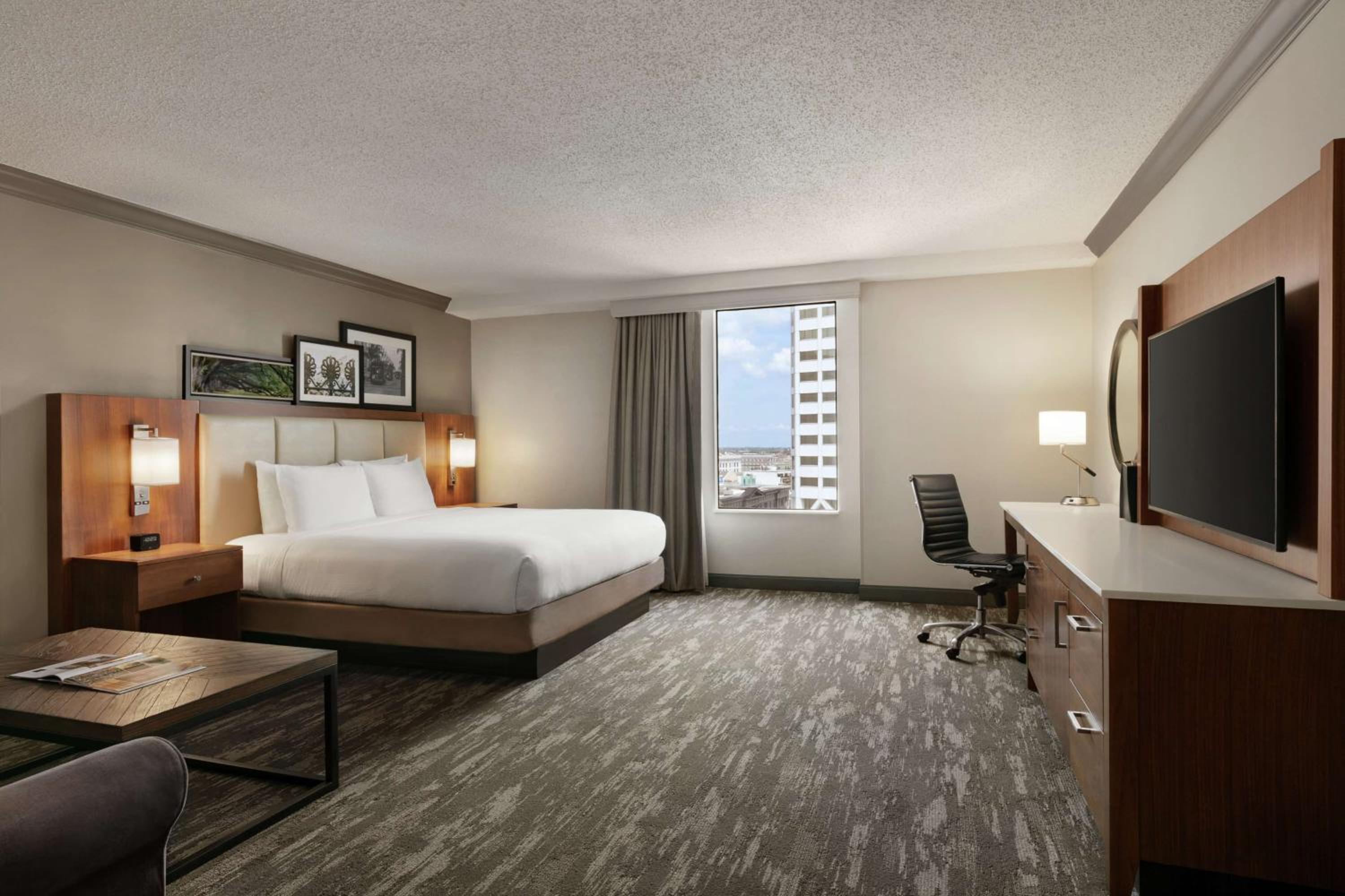 Large Junior King Suite with Pool View photo 2