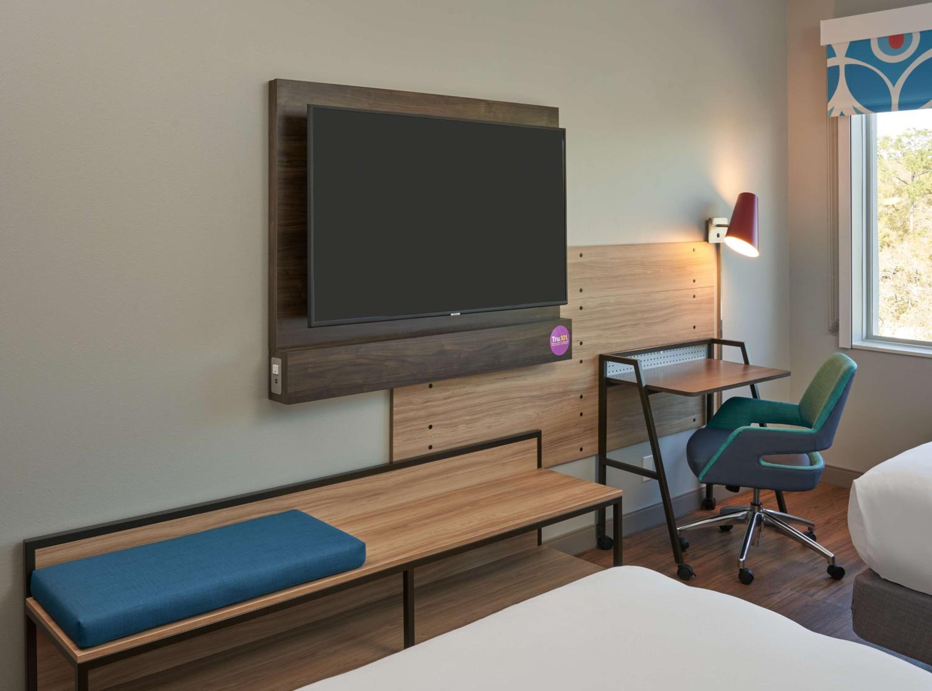 Queen Room with Two Queen Beds - Hearing Access - Photo 4
