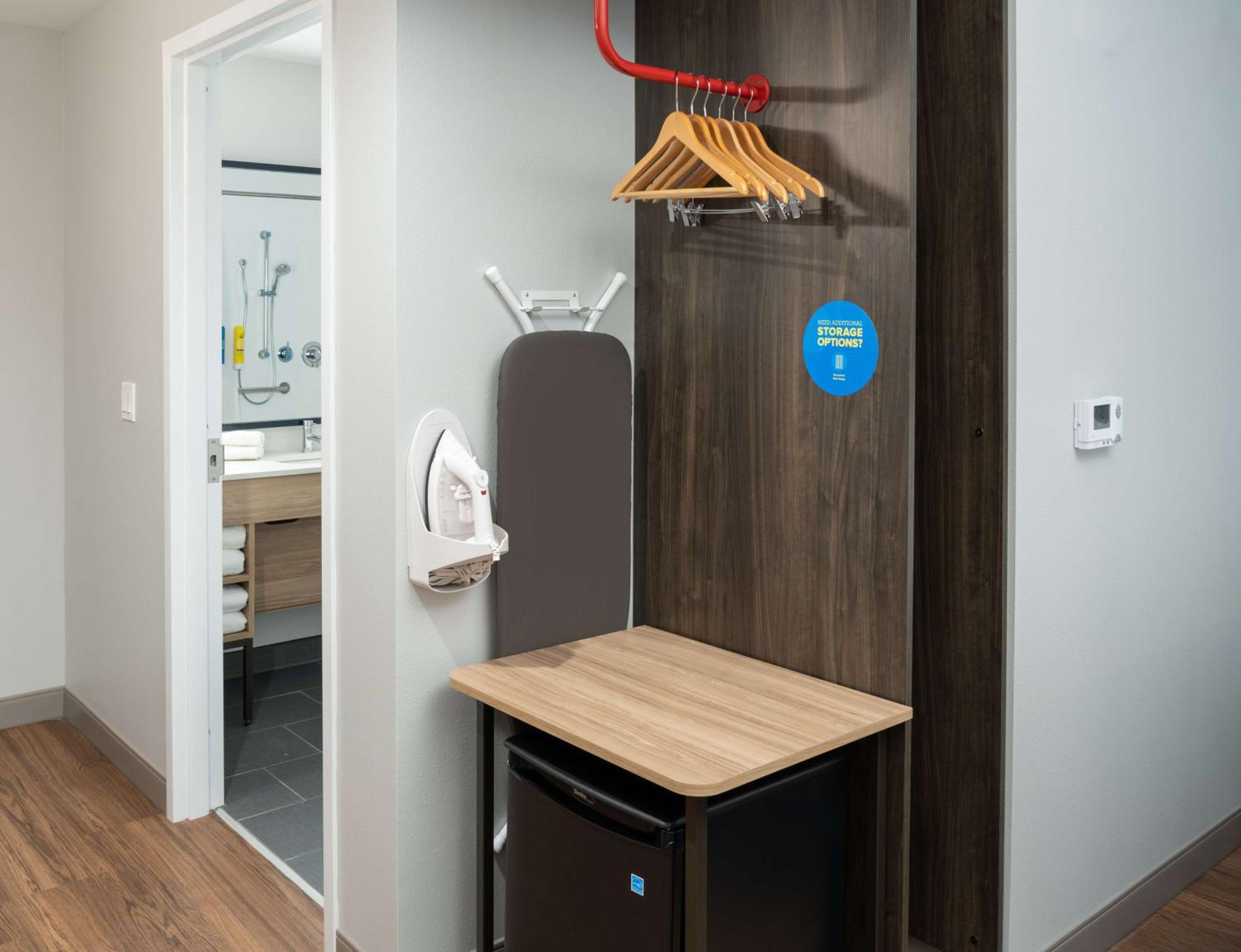 King Room with Bath Tub - Mobility Access - Photo 5