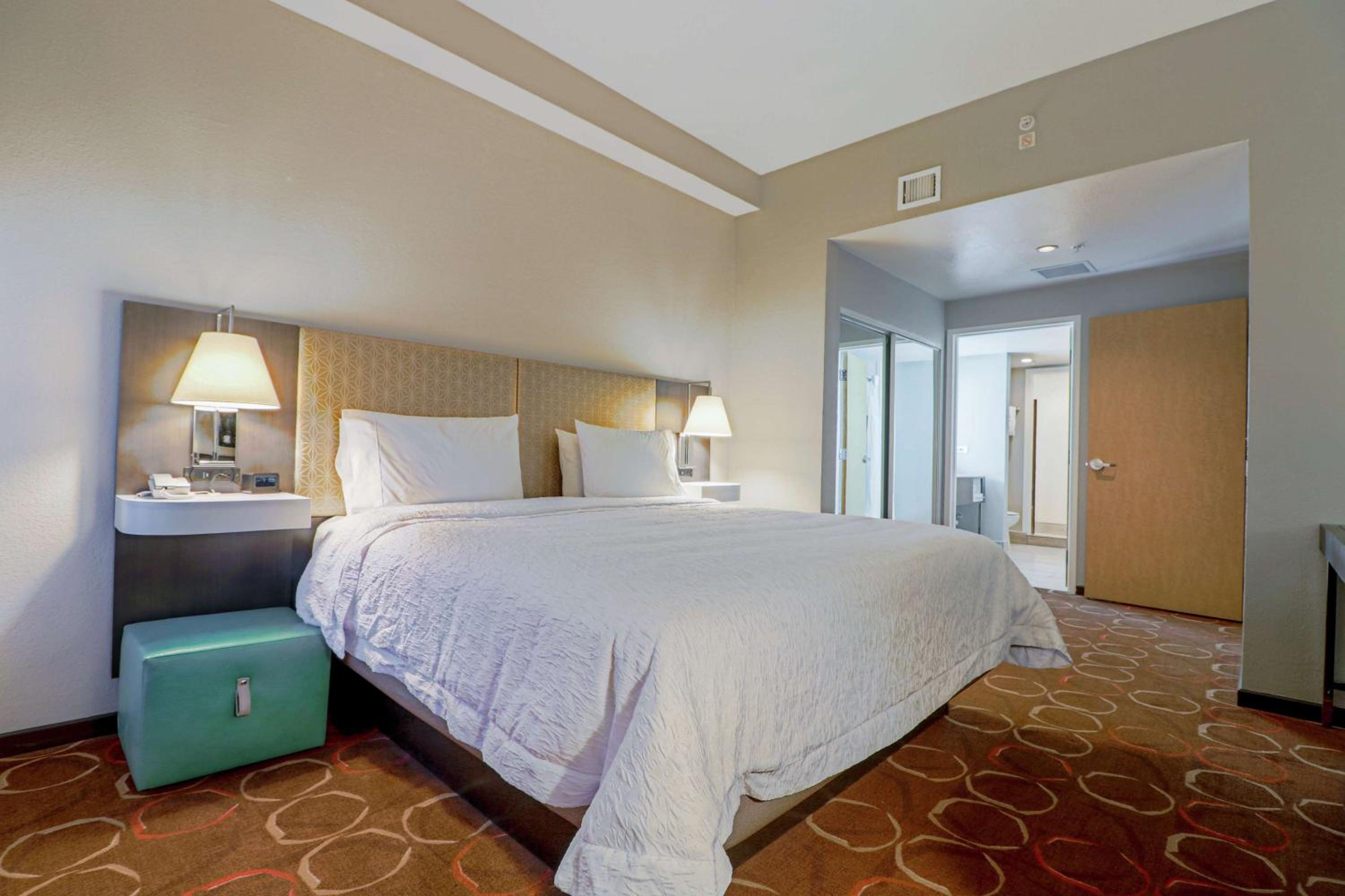 One-Bedroom King Suite - Non-Smoking - Photo 5