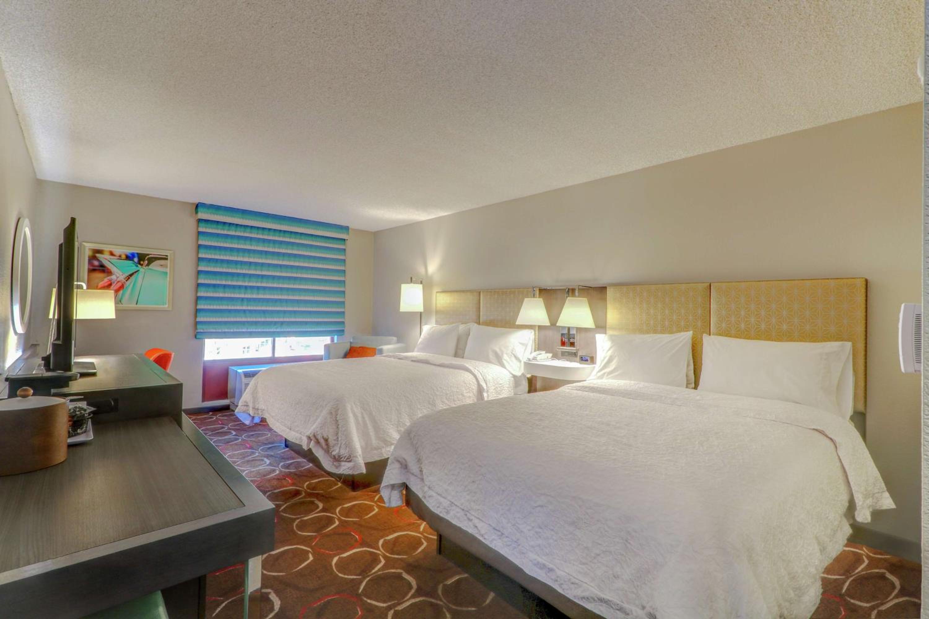 Two Queen Beds - Non-Smoking - Photo 6