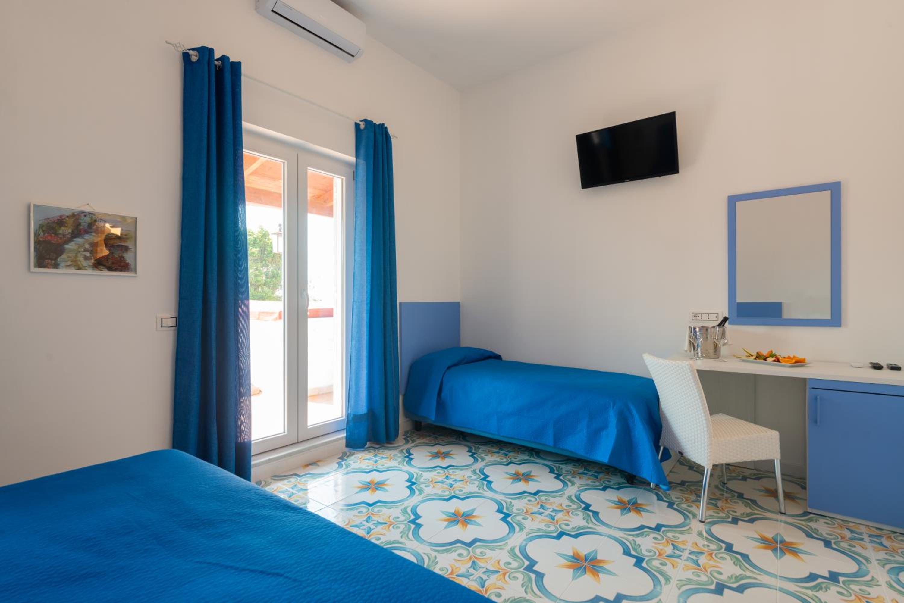 Triple Room with Pool View
