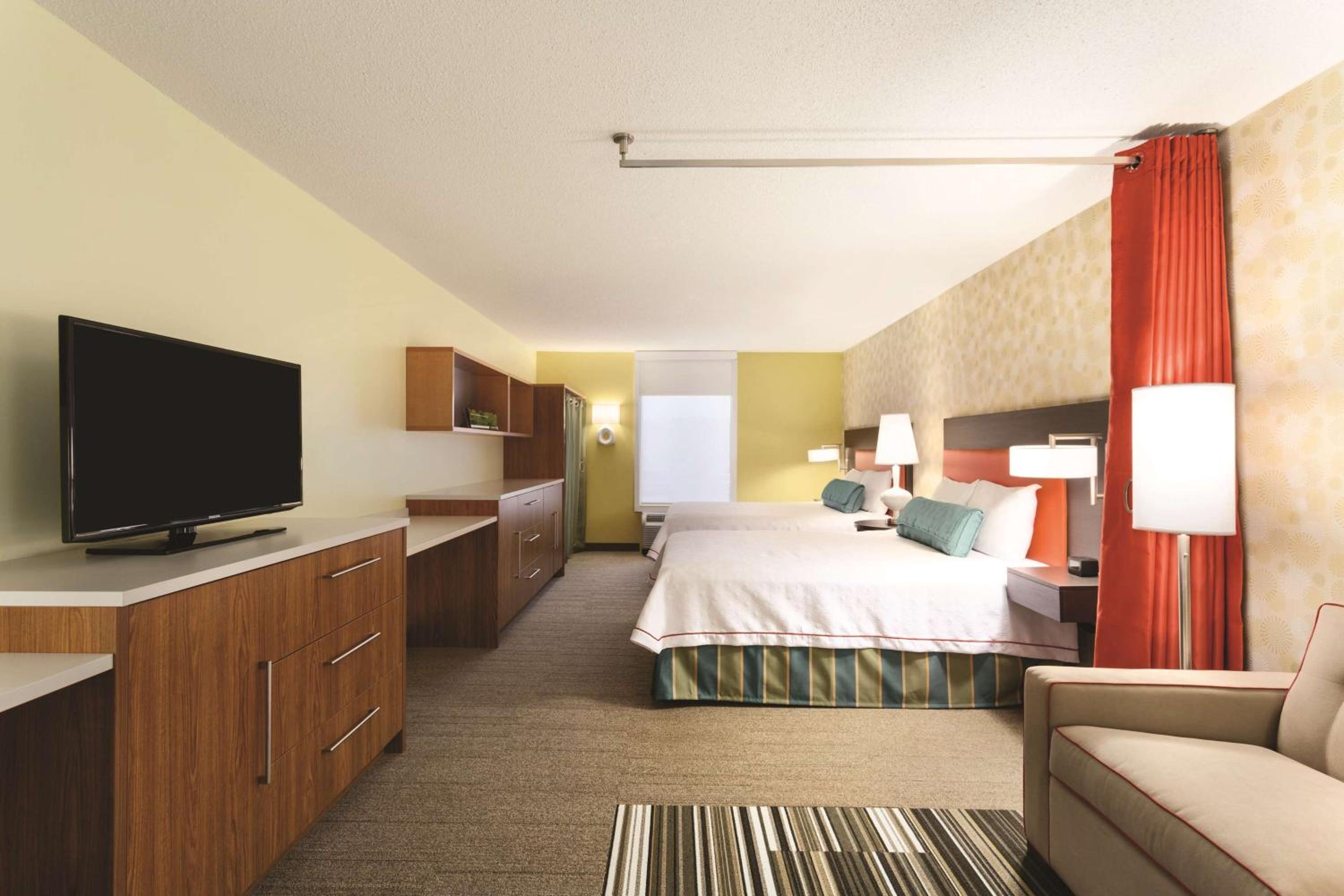 Queen Studio with Two Queen Beds - Non-Smoking - Photo 4