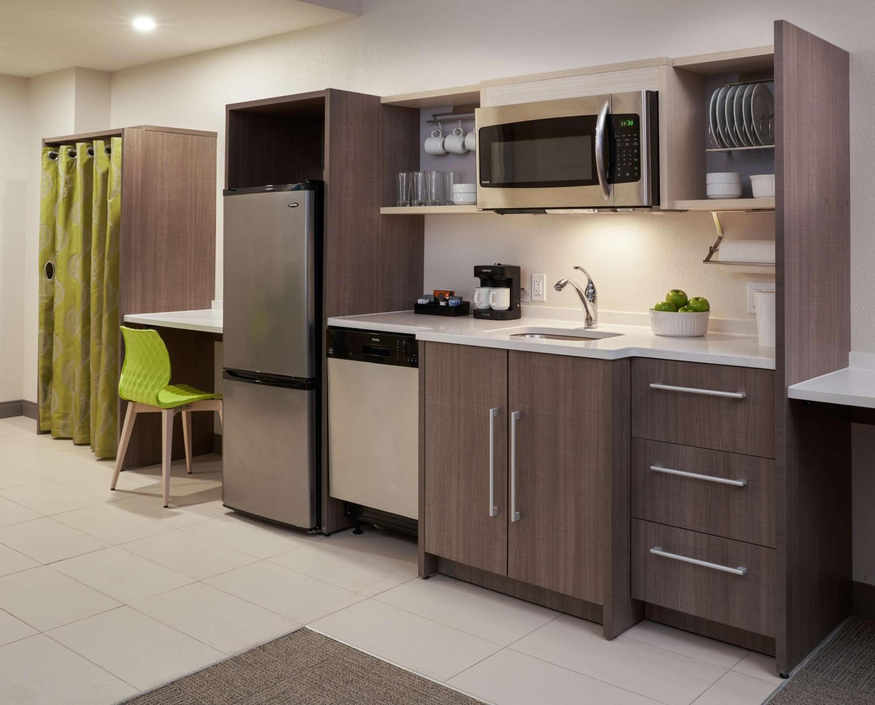 One-Bedroom King Suite - Non-Smoking - Photo 2