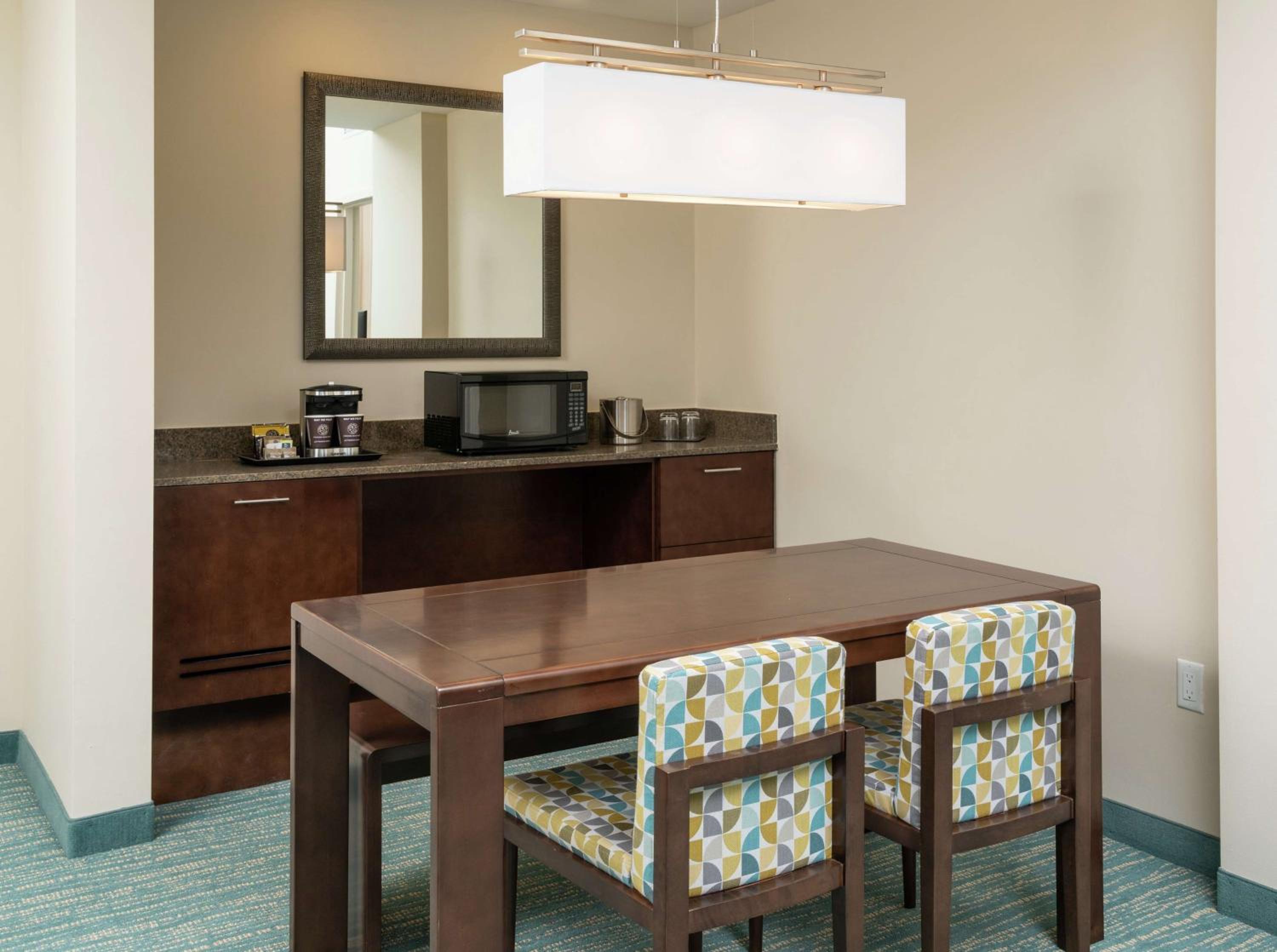 One-Bedroom King Suite thumbnail 5