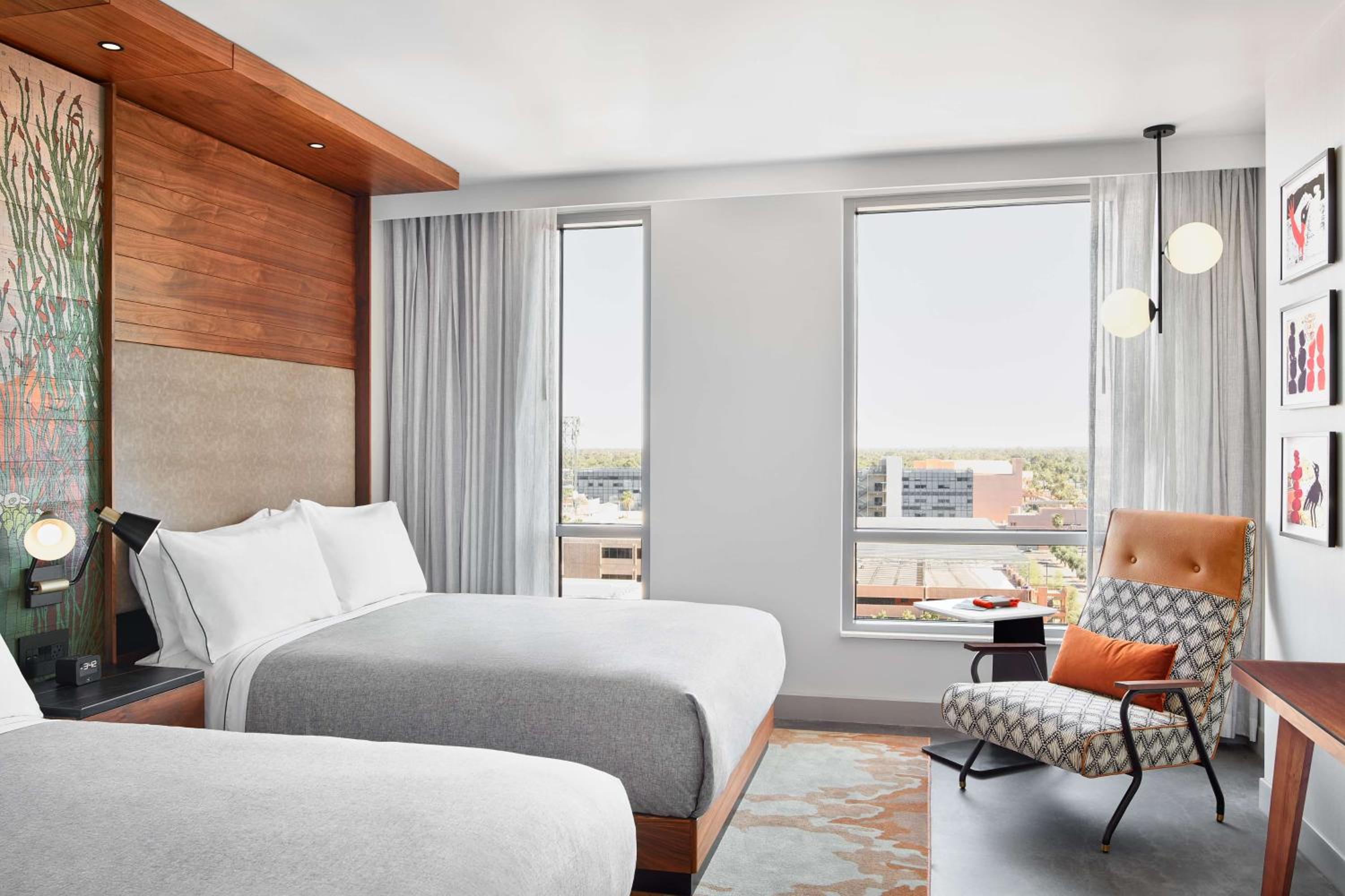 Premium Queen Room with Two Queen Beds - Photo 4