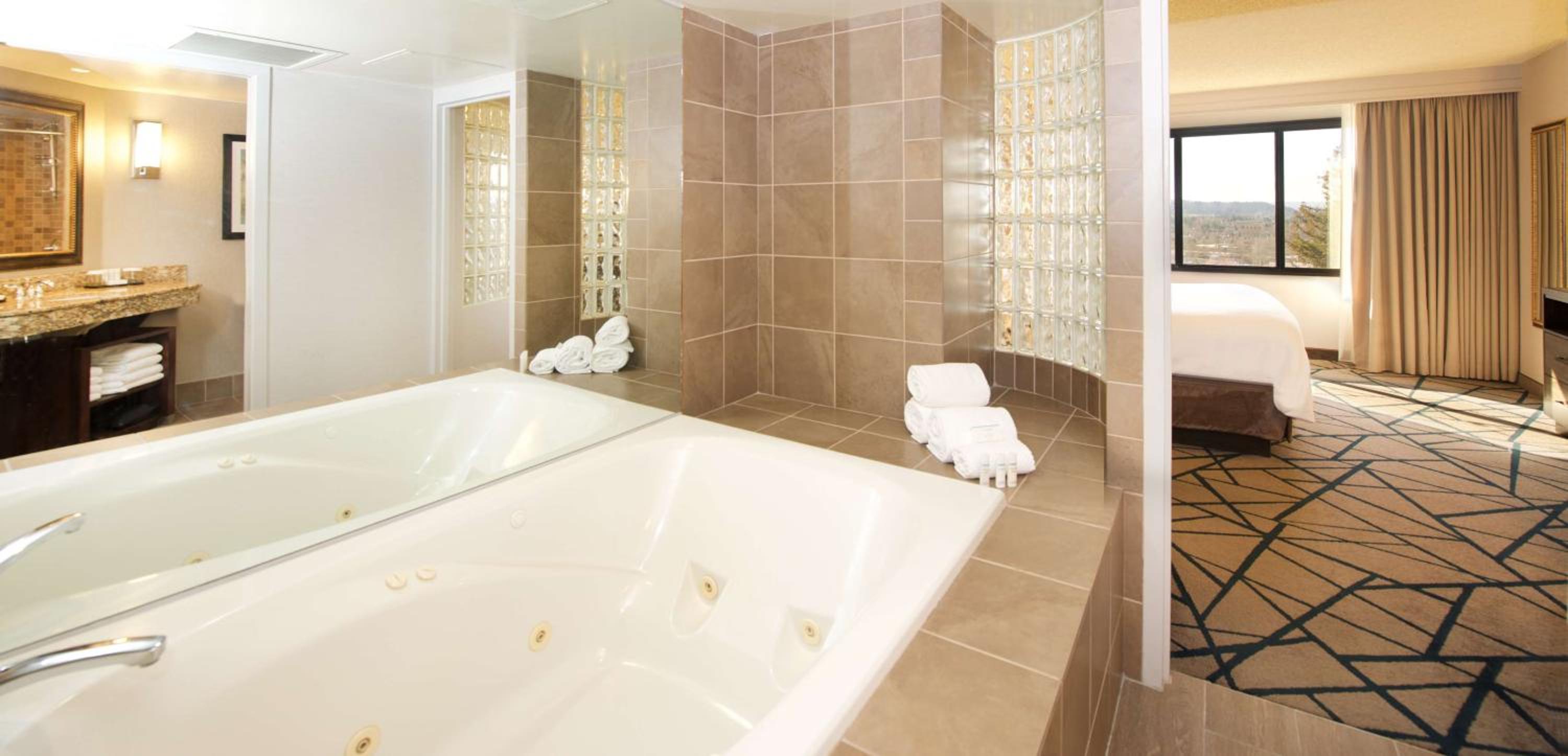King Suite with Whirlpool photo 2