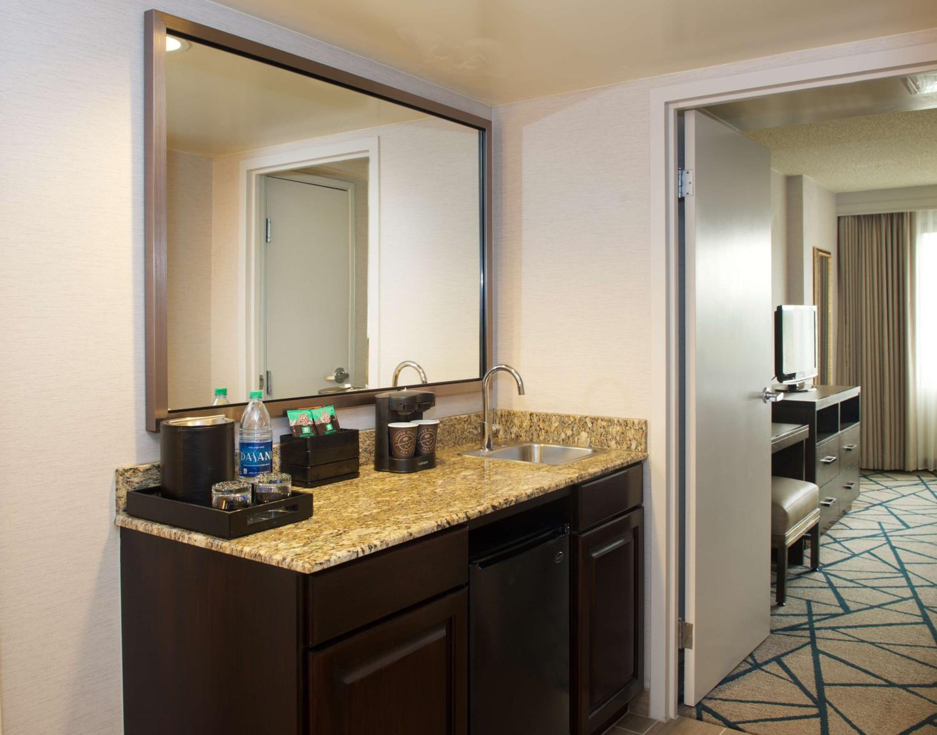 Suite with Two Double Beds - Non-Smoking - Photo 3