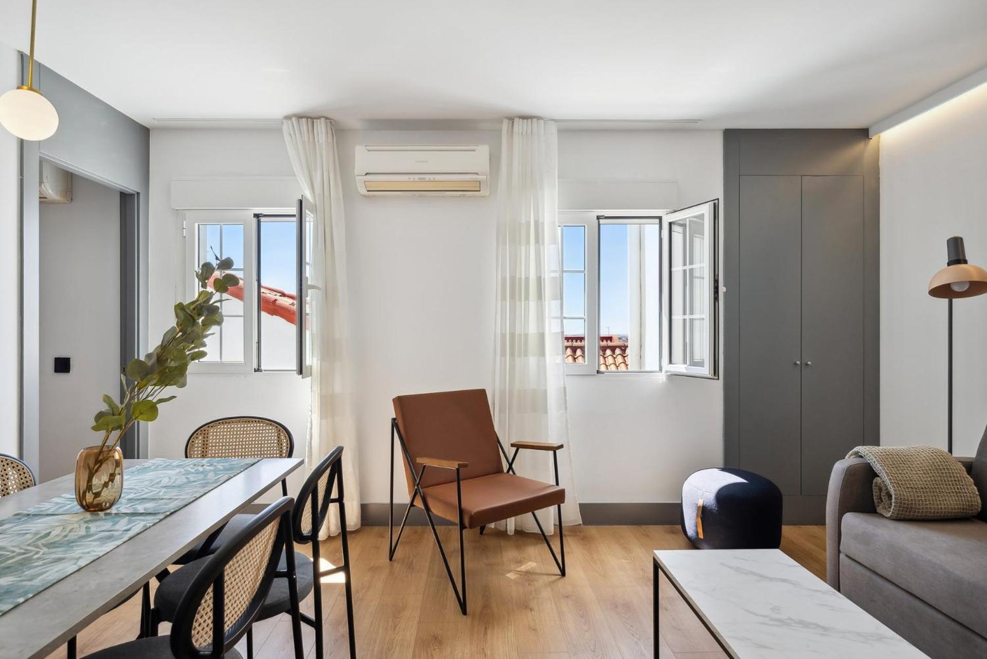Two-Bedroom Comfort Apartment With Sofa Bed photo 2