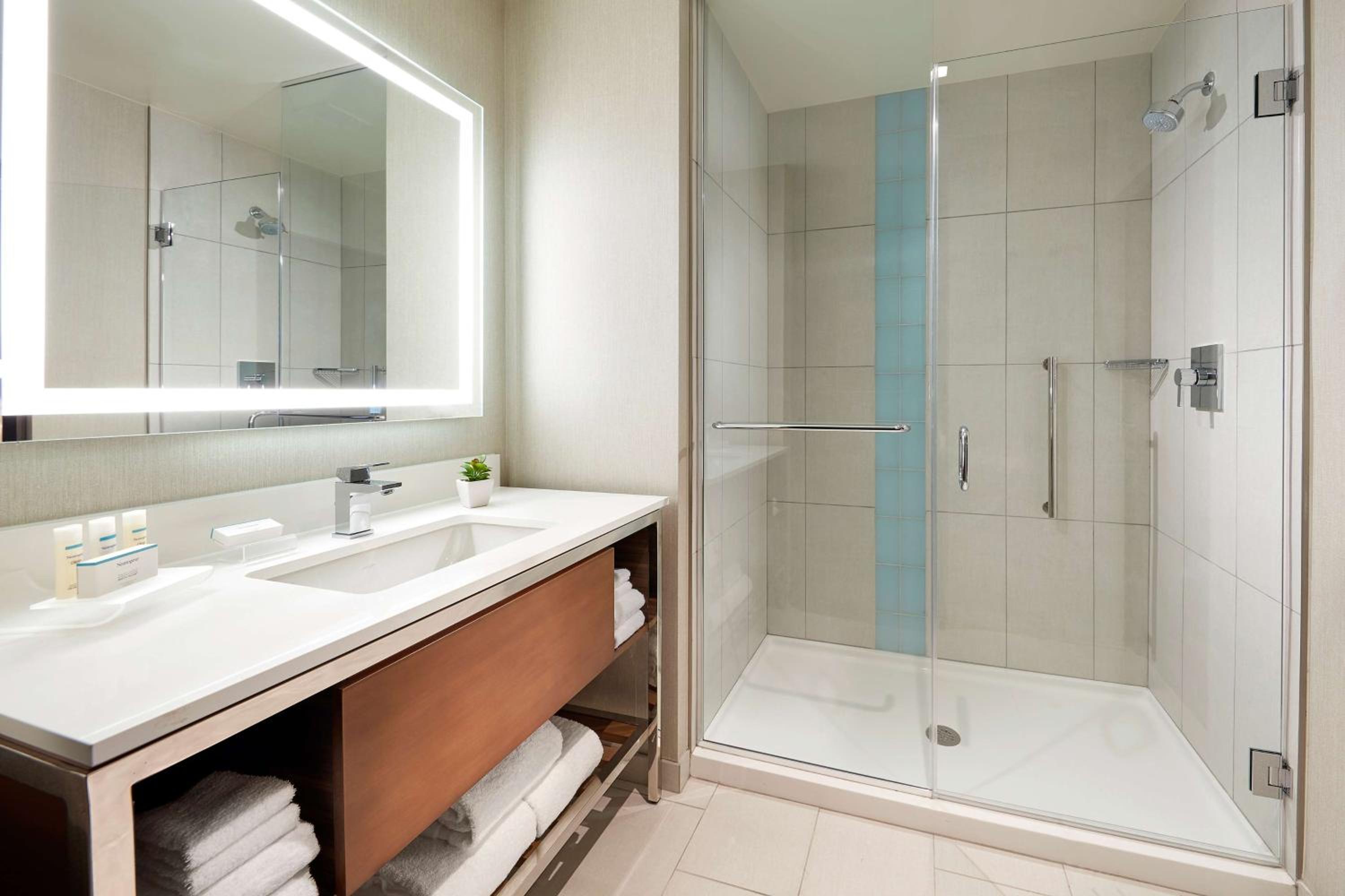 King Studio Suite - Non-Smoking - Photo 4