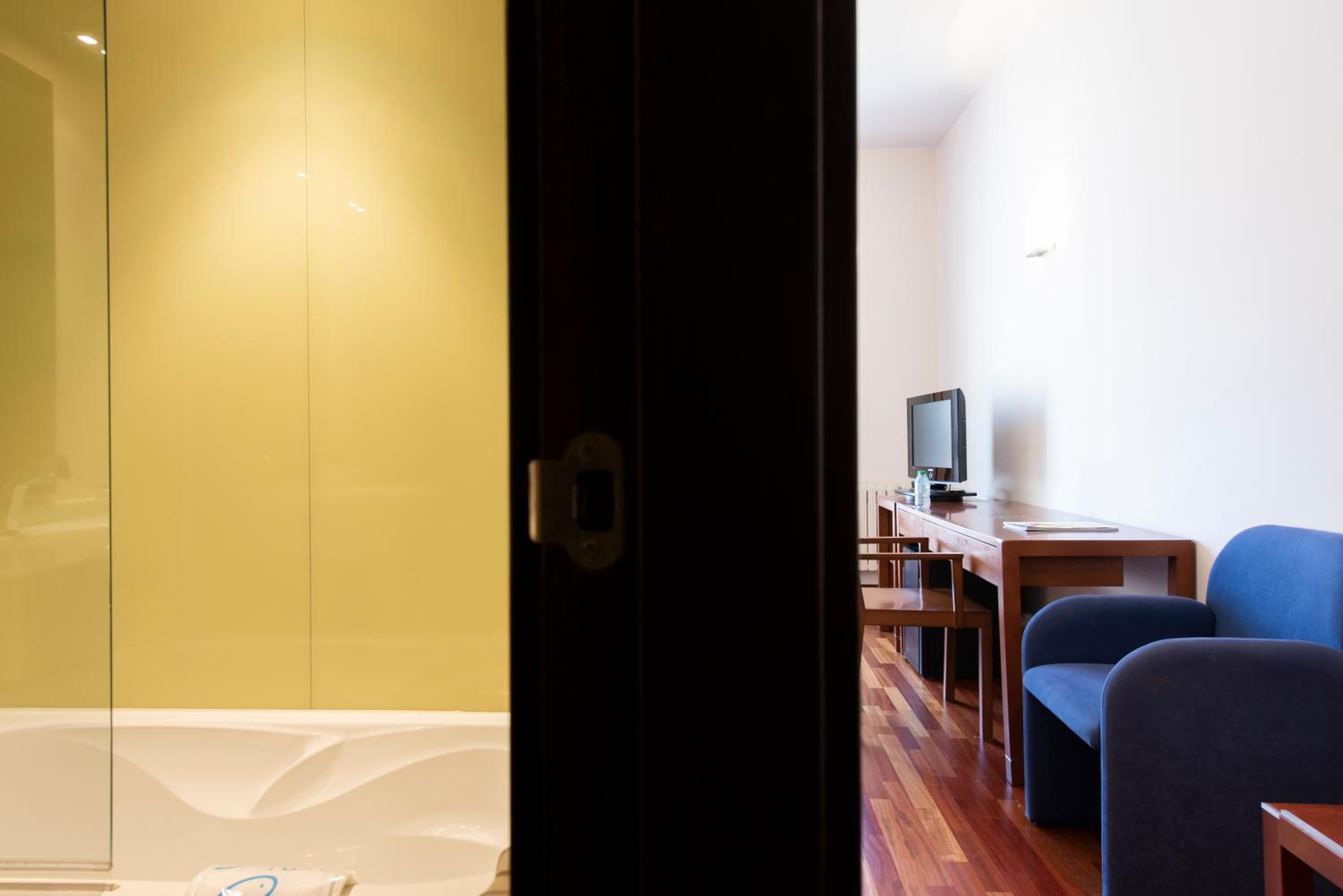 Comfort Double or Twin Room - Photo 13