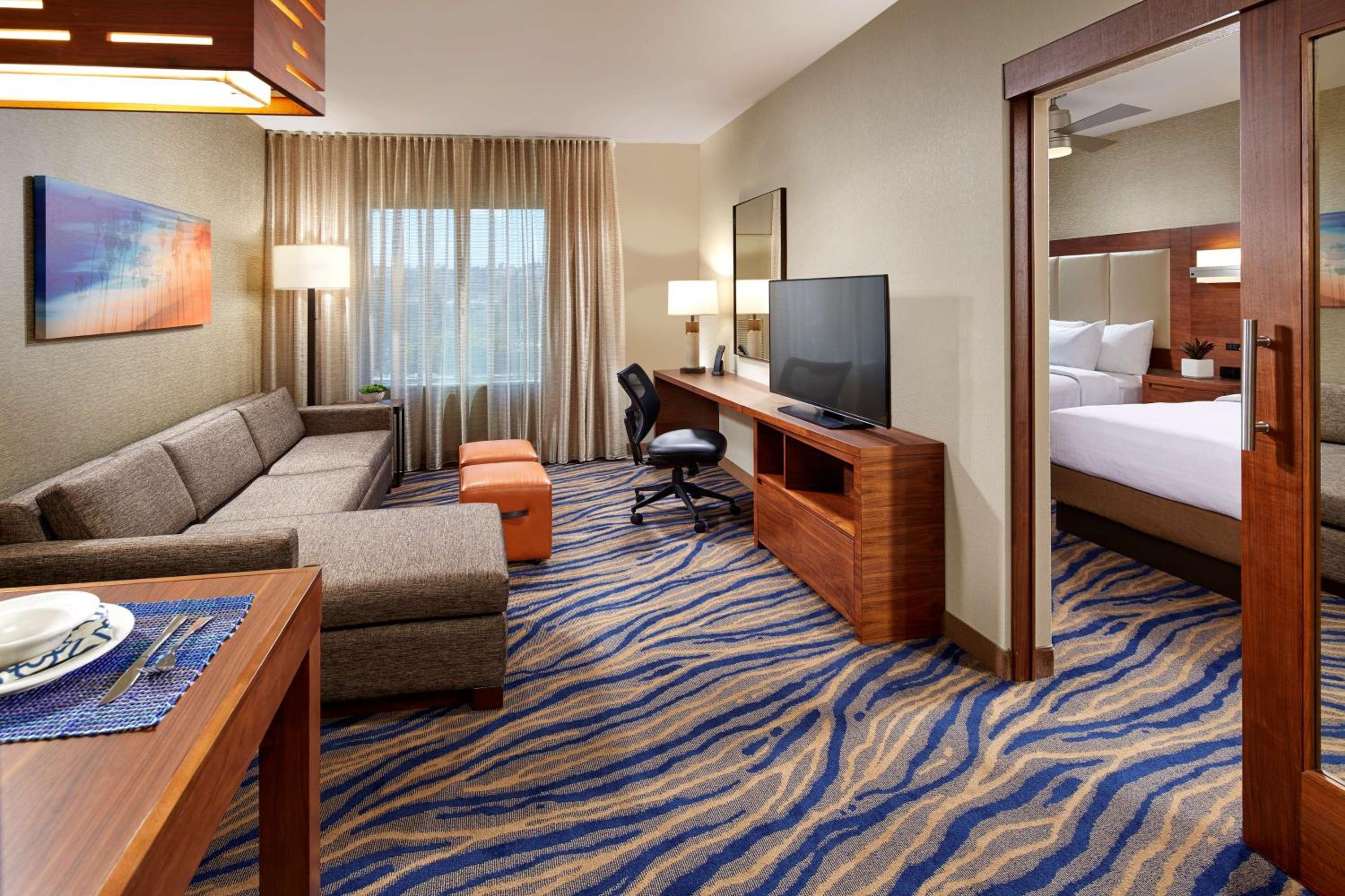 One-Bedroom King Suite - Non-Smoking