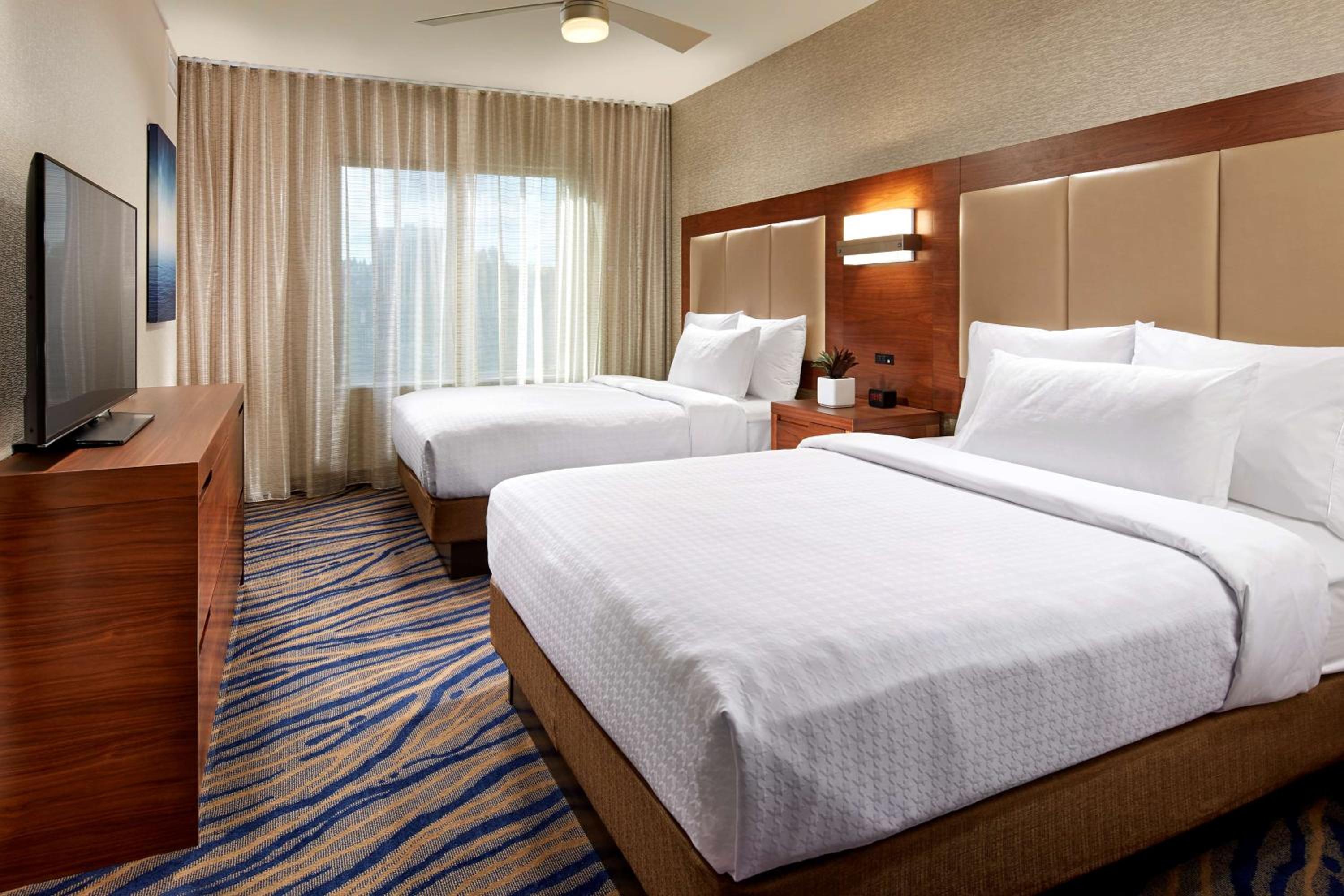 One-Bedroom King Suite - Non-Smoking