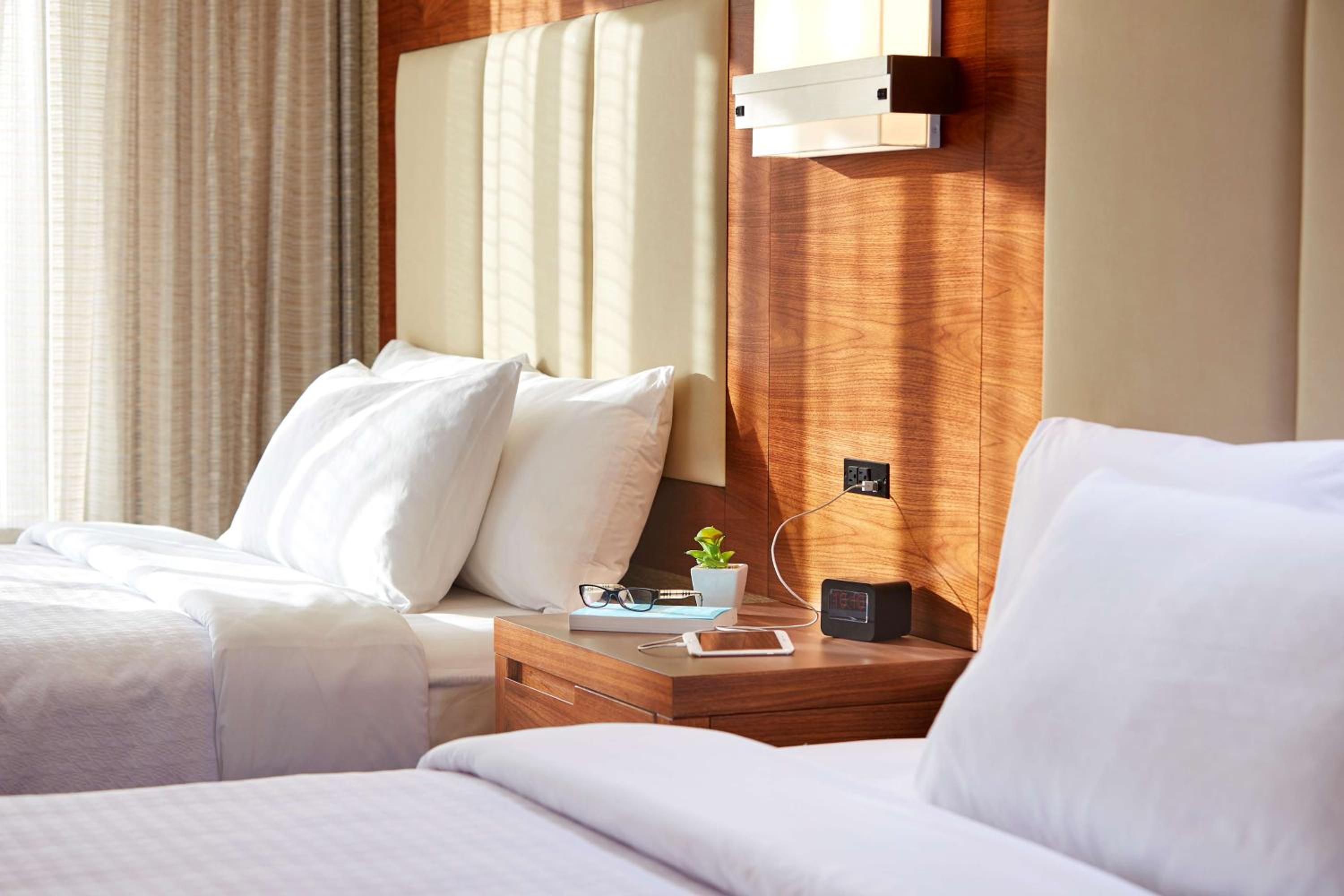One-Bedroom King Suite - Non-Smoking
