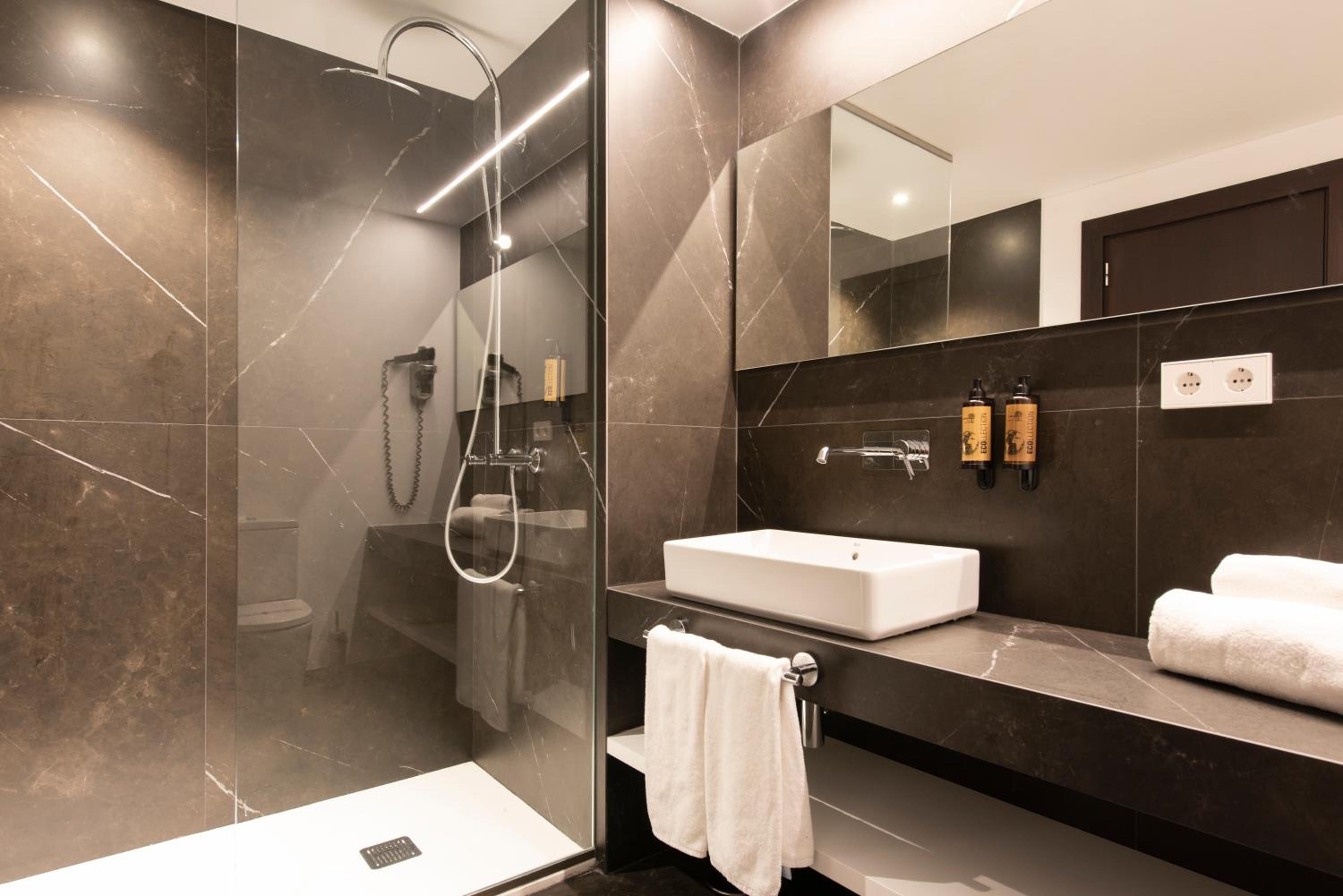 Superior Double Room - Photo 2