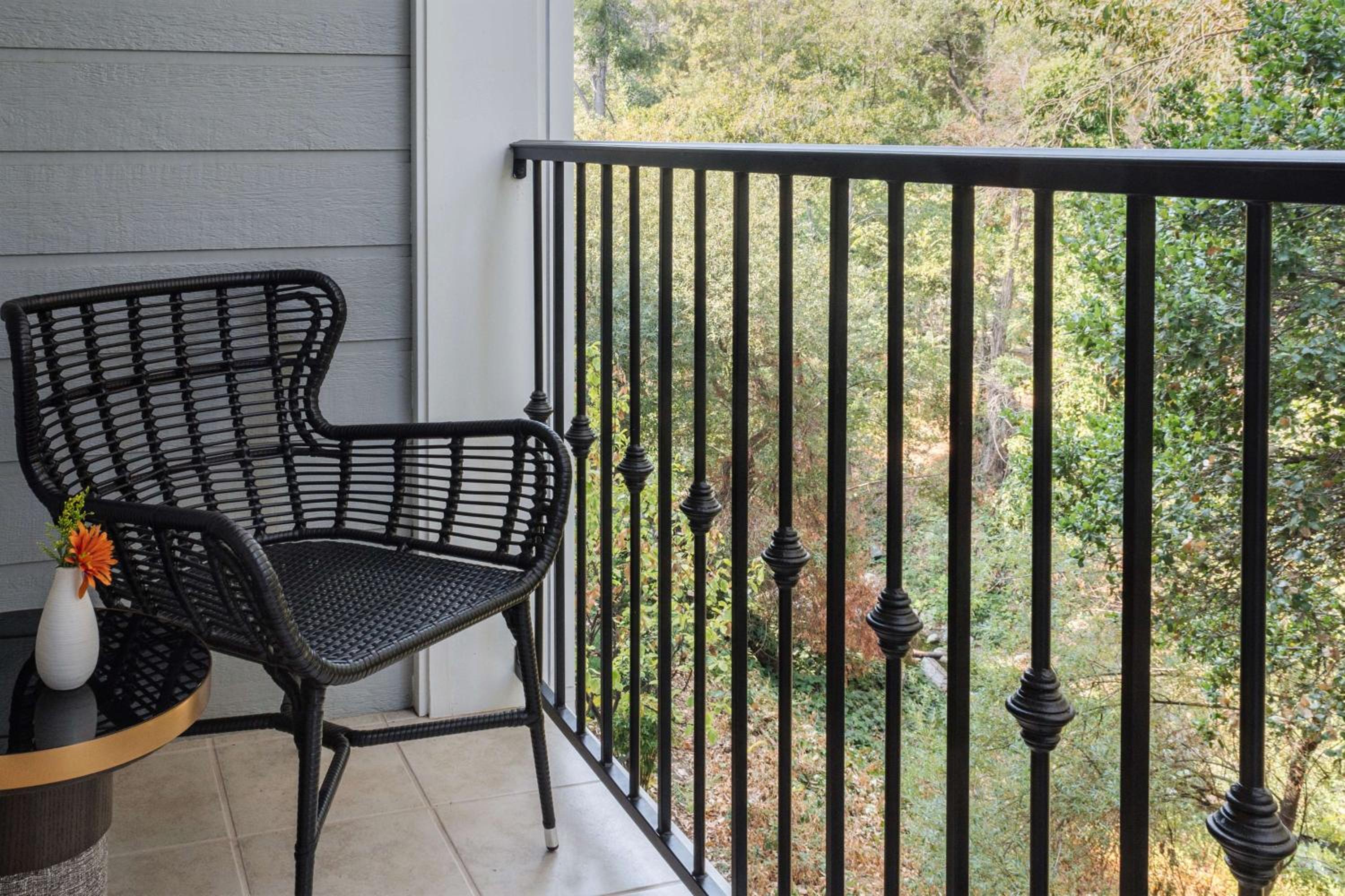 King Room with Balcony - Photo 2