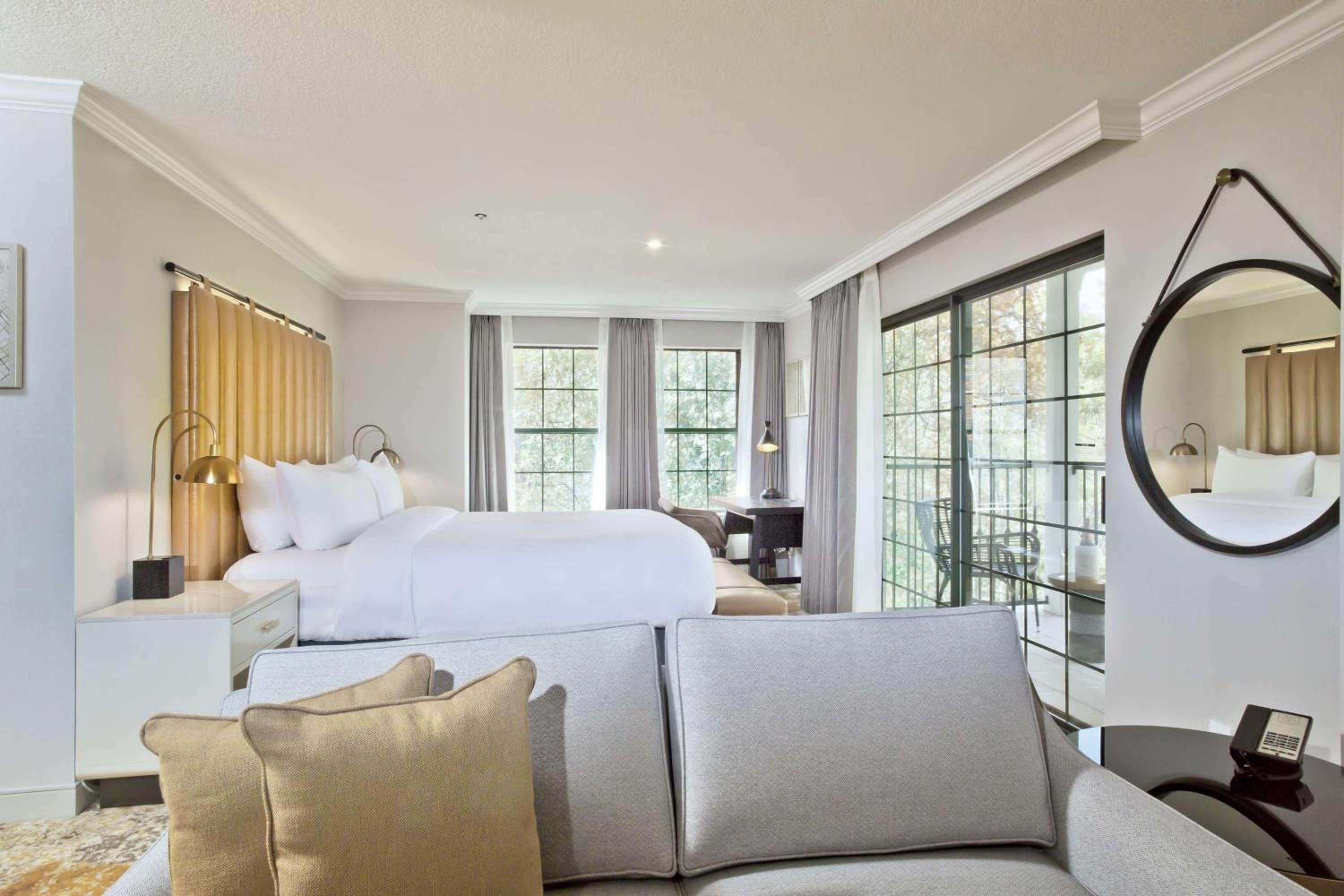 Junior King Suite with Balcony - Photo 1