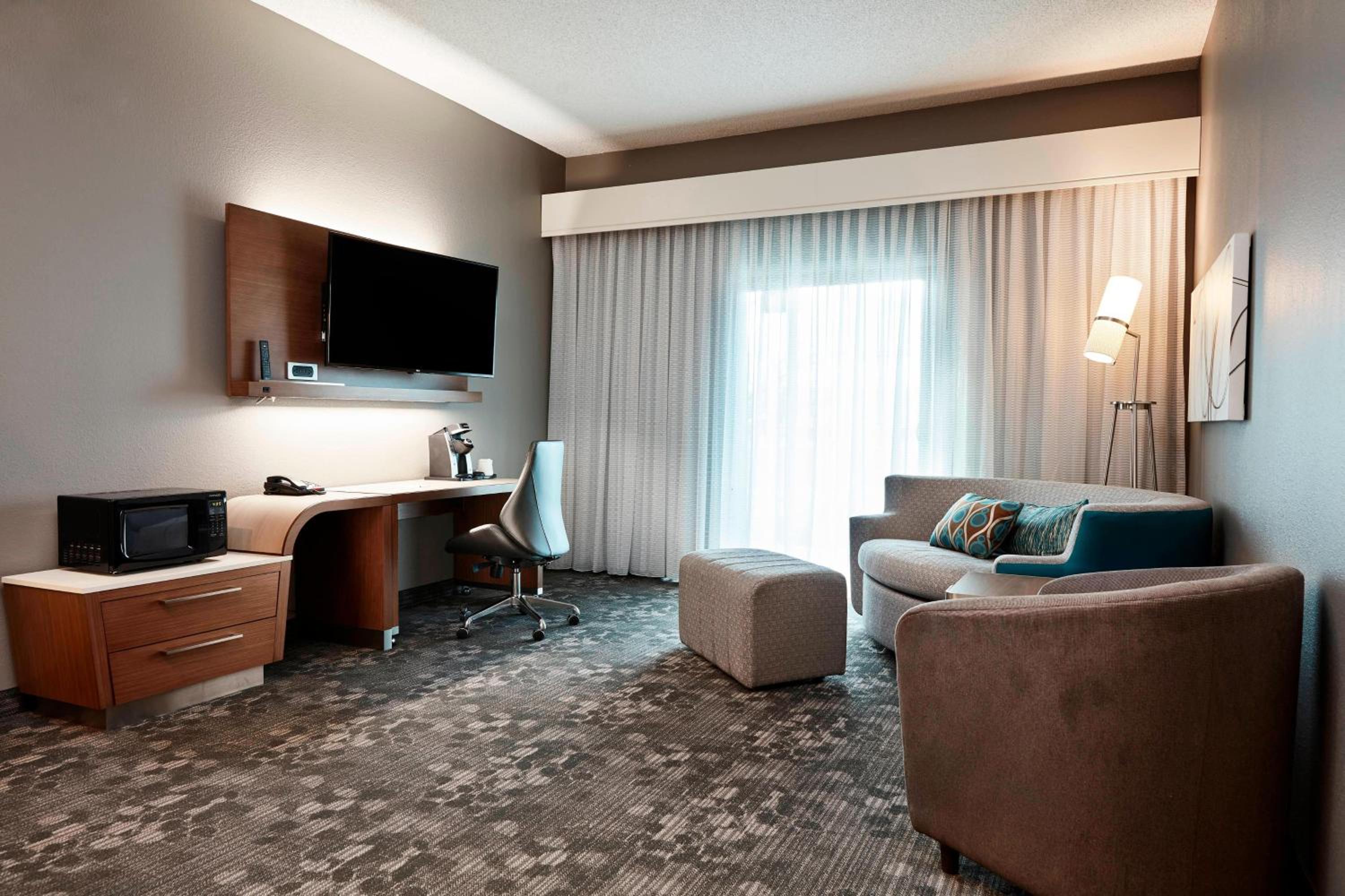 Larger Guest room, King, Balcony
