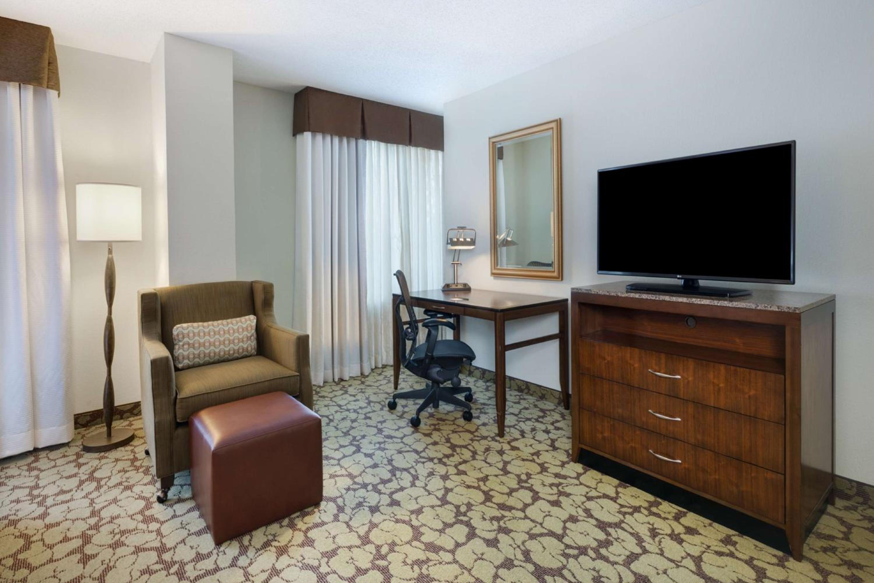 Double Room with Two Double Beds - Mobility Access - Photo 2