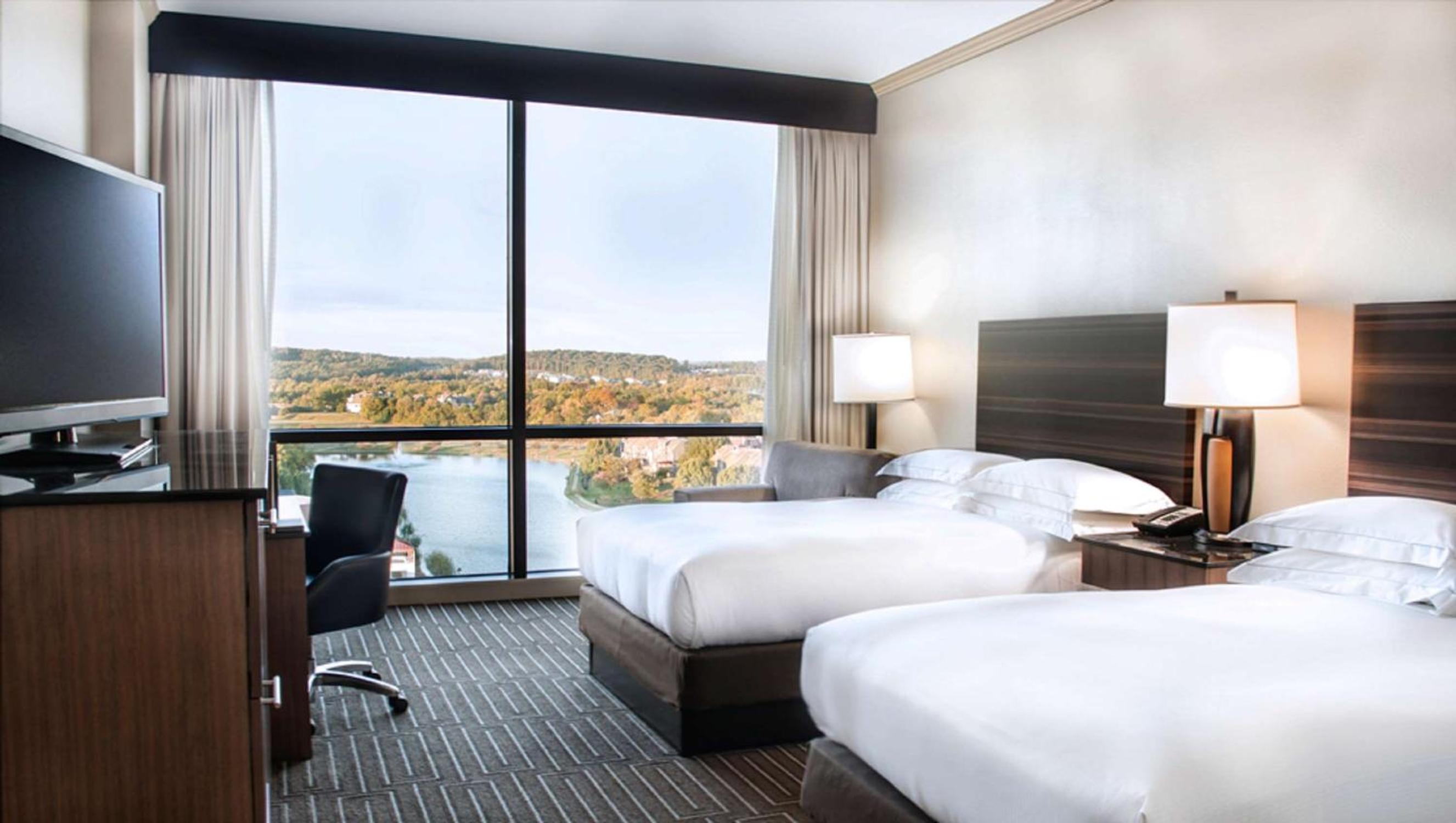 Double Room with Two Double Beds with Lake View photo 2
