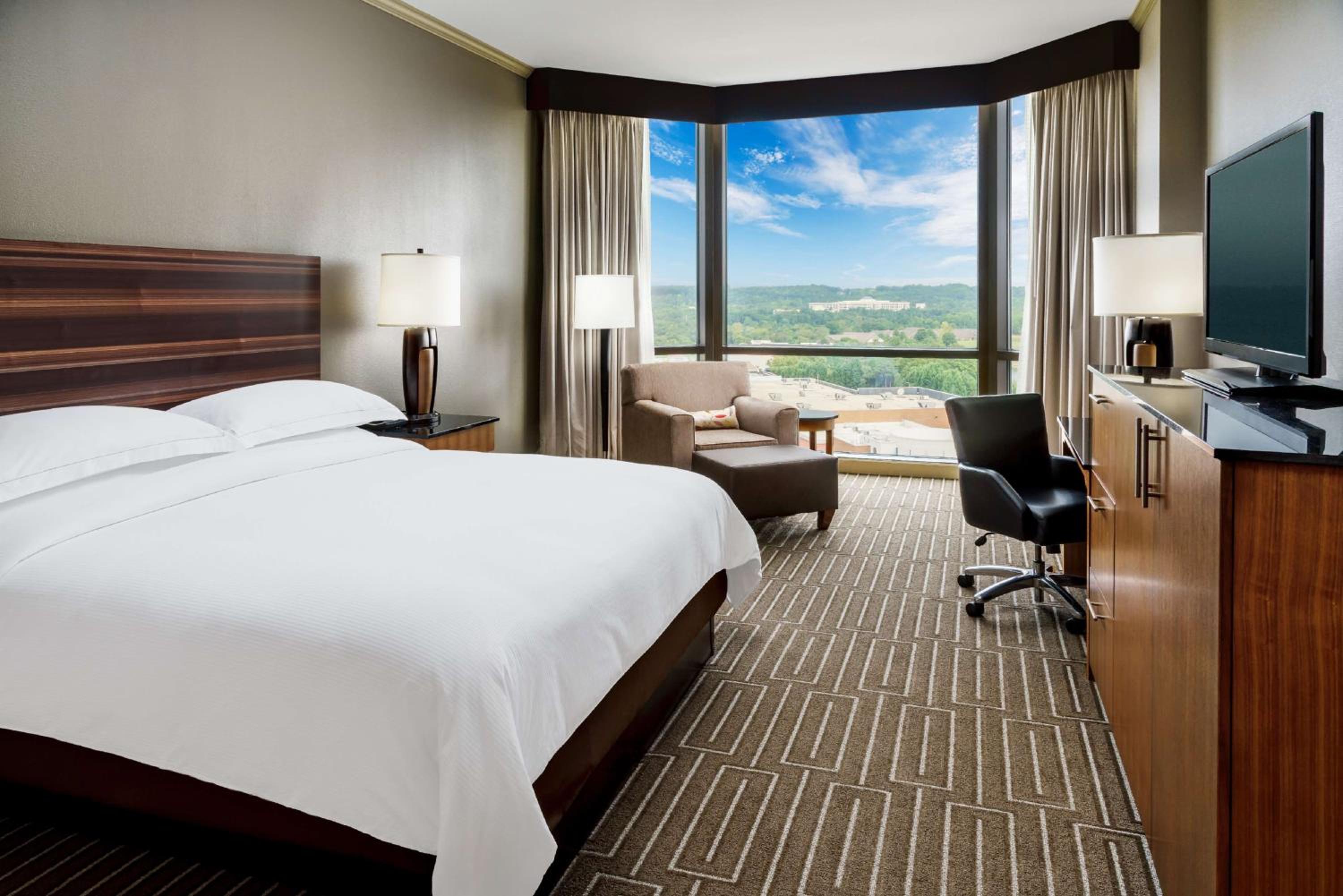 Deluxe King Room - Photo 5